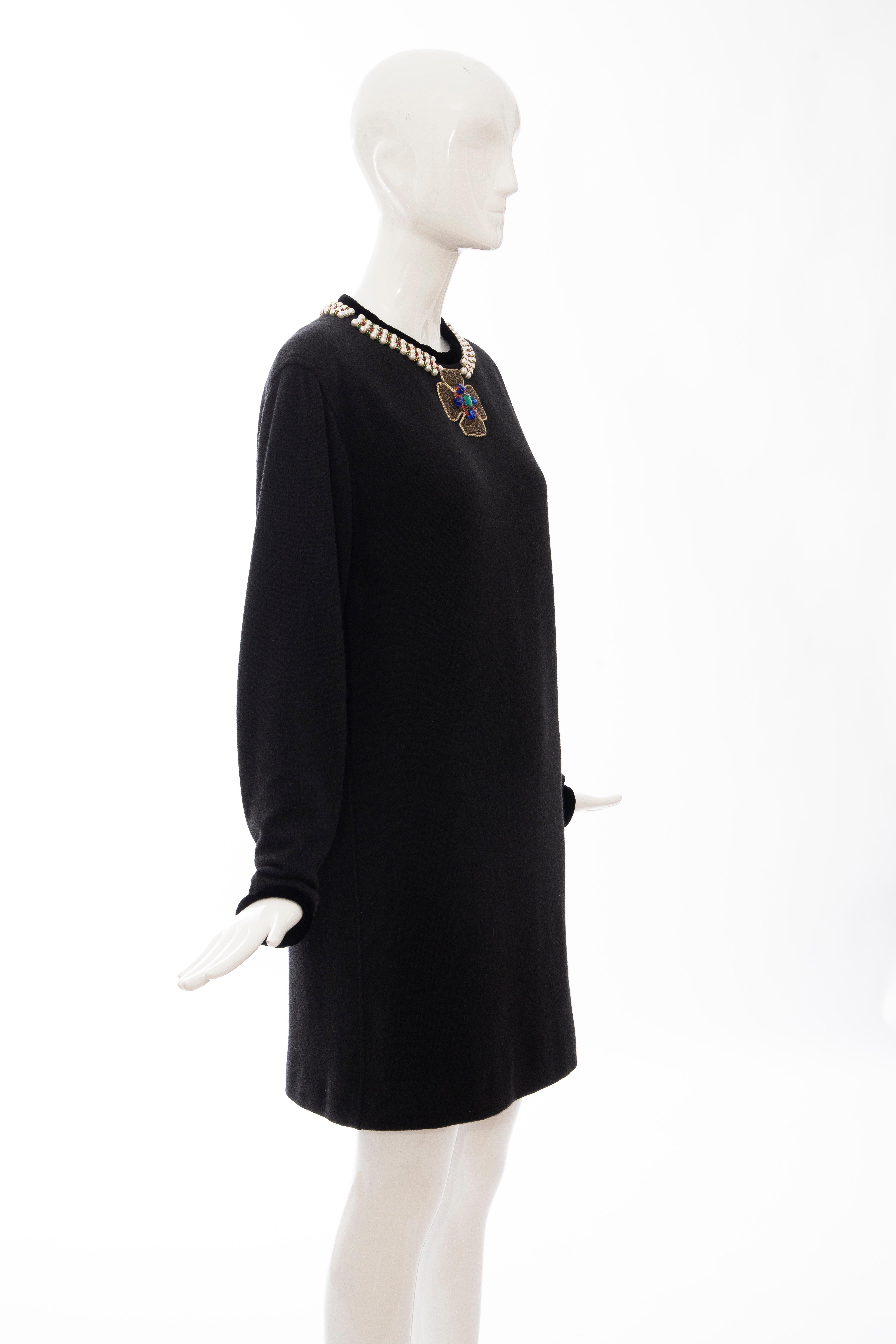 Oscar de la Renta Runway Black Embroidered Neckline Sweater Dress, Fall 1984 In Excellent Condition For Sale In Cincinnati, OH