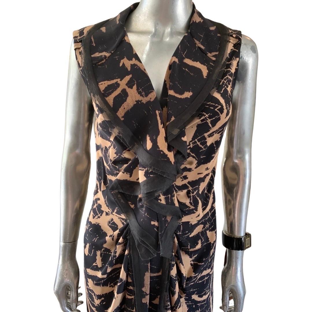 Oscar De La Renta Runway Collection Sheath Black/Tan Print Dress. Size 8  In Excellent Condition For Sale In Palm Springs, CA