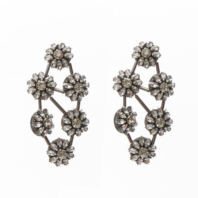 OSCAR DE LA RENTA Runway boucles d'oreilles de mariée chandelier loral chandelier
Référence : TGAS/C01279
Marque : Oscar de la Renta
Modèle : Runway Crystal
Collectional : Défilé
Couleur : Argent
Motif : Solide
Fermeture : Broche
Détails