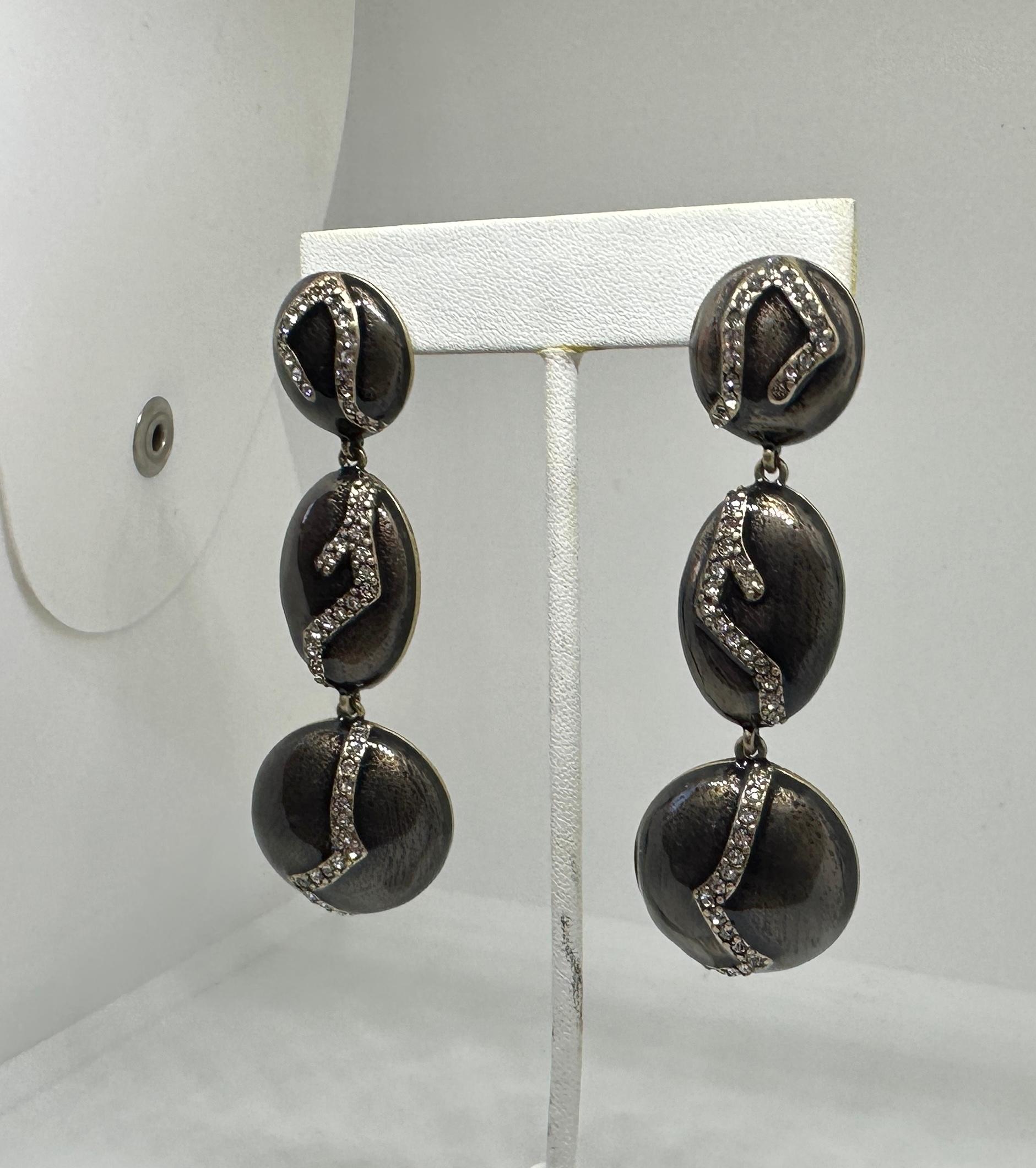 Contemporary Oscar de la Renta Runway Dangle Earrings Gunmetal Grey Enamel Haute Couture For Sale