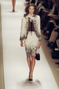 Oscar De La Renta FW 2004 Boucle French Vanilla Embellished Skirt Suit 16 and 6