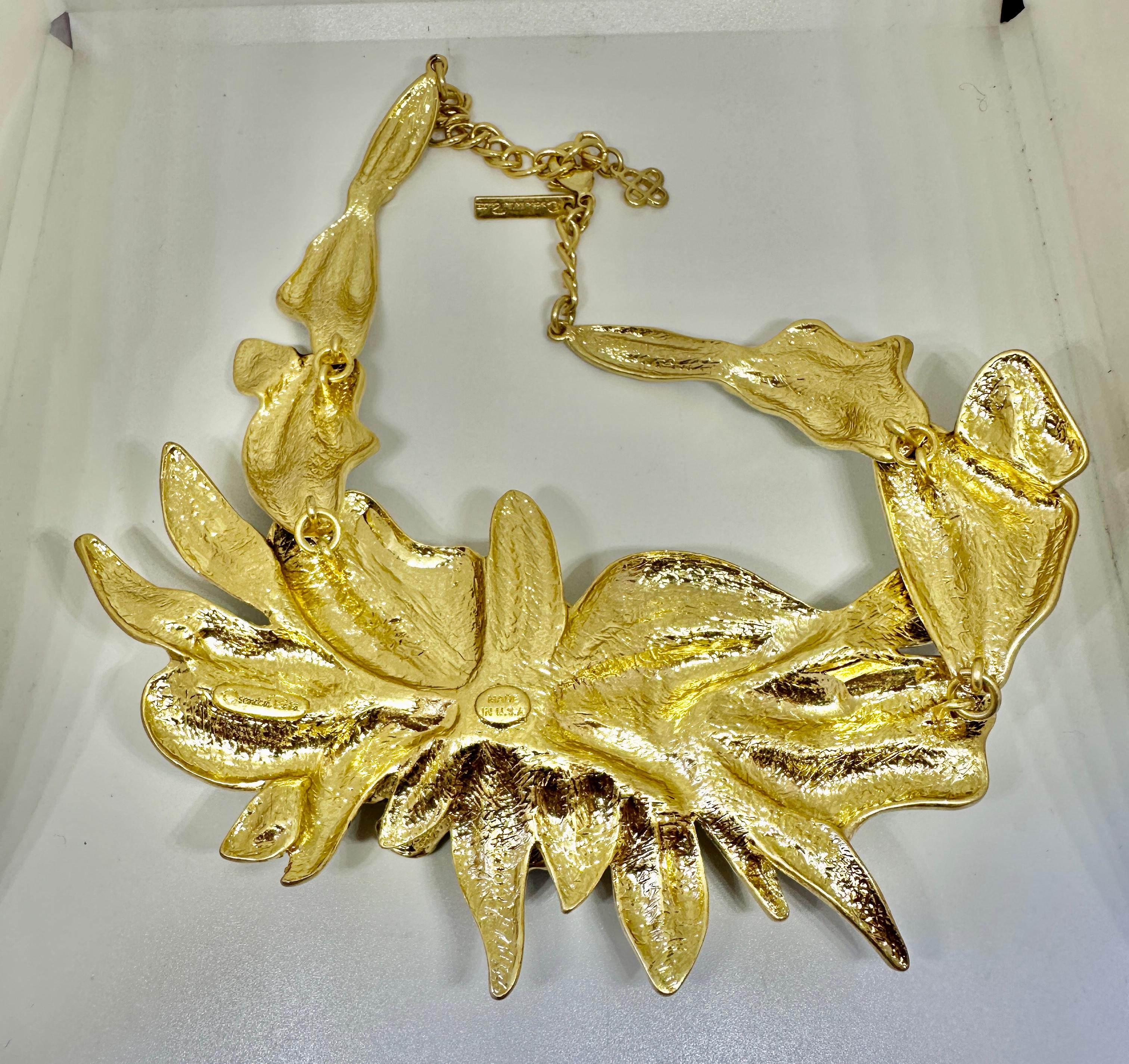 Oscar de la Renta Runway Necklace Flowers Black Enamel Haute Couture Monumental In Excellent Condition For Sale In New York, NY