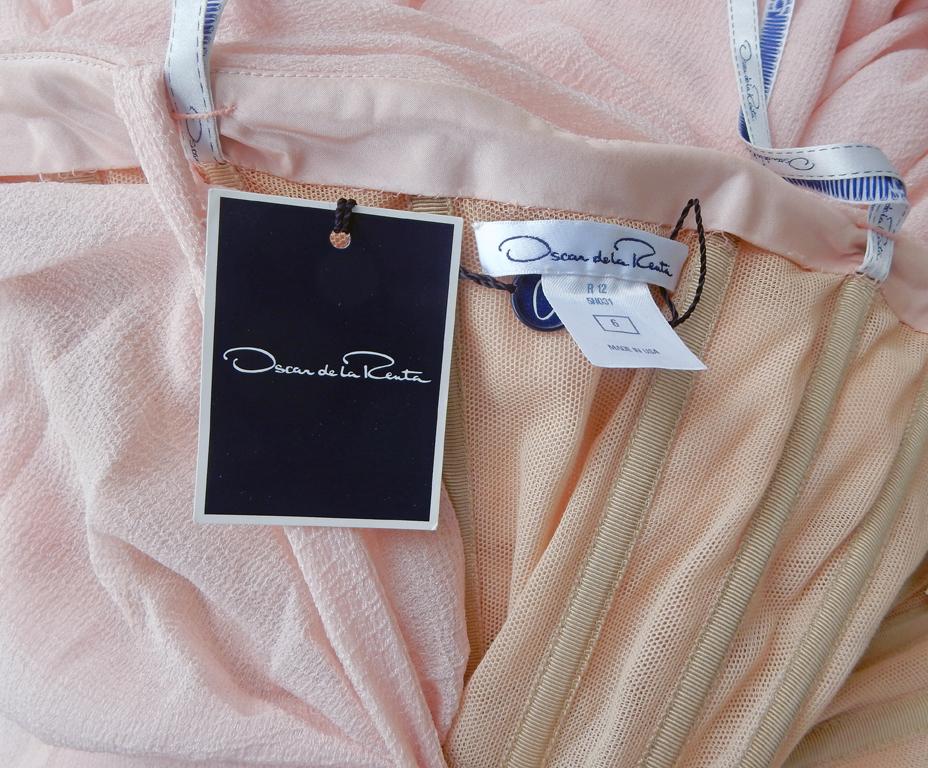 Oscar de la Renta Runway Robe grecque asymétrique rose pétale en soie  en vente 3