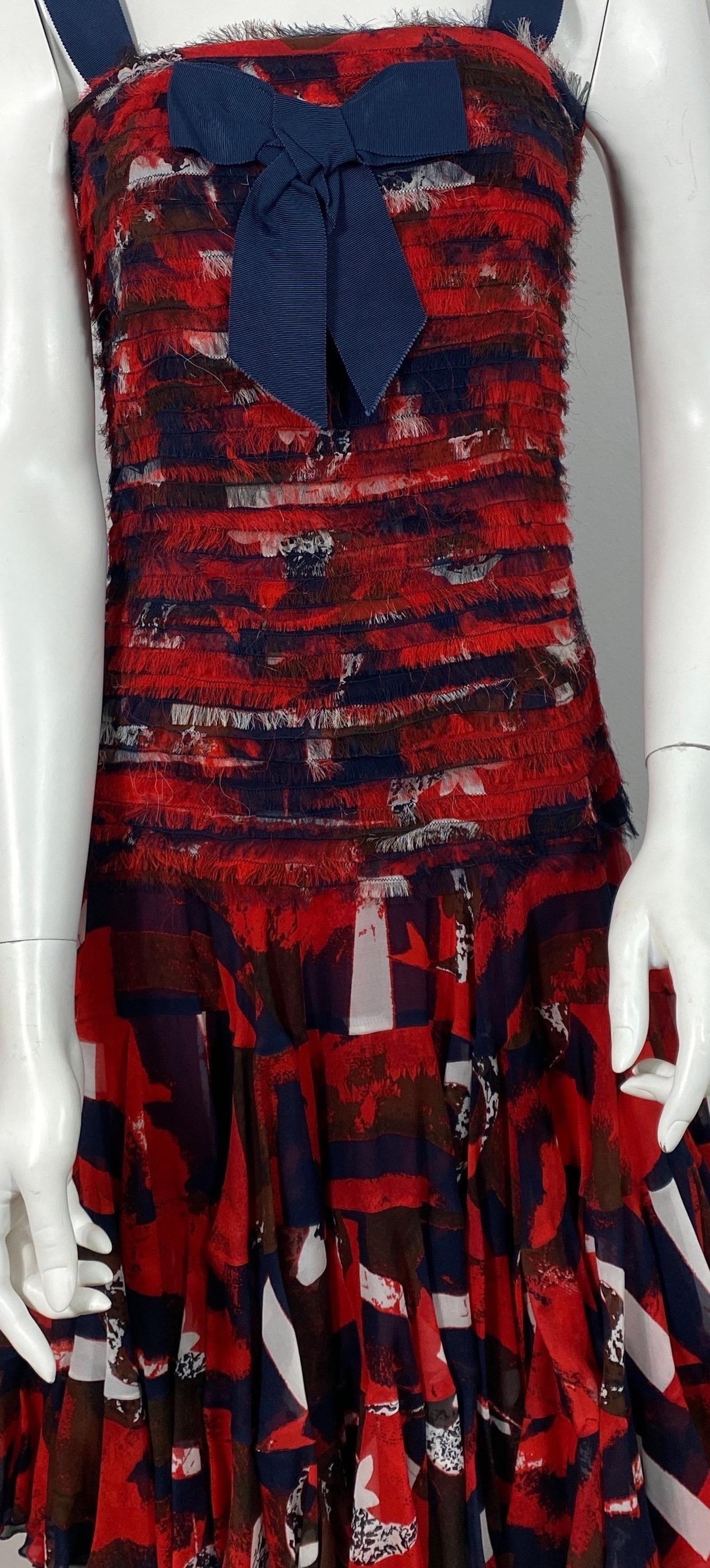 Oscar de la Renta Runway Pre Fall 2011 Red White and Blue Silk Dress- Size M In Excellent Condition For Sale In West Palm Beach, FL