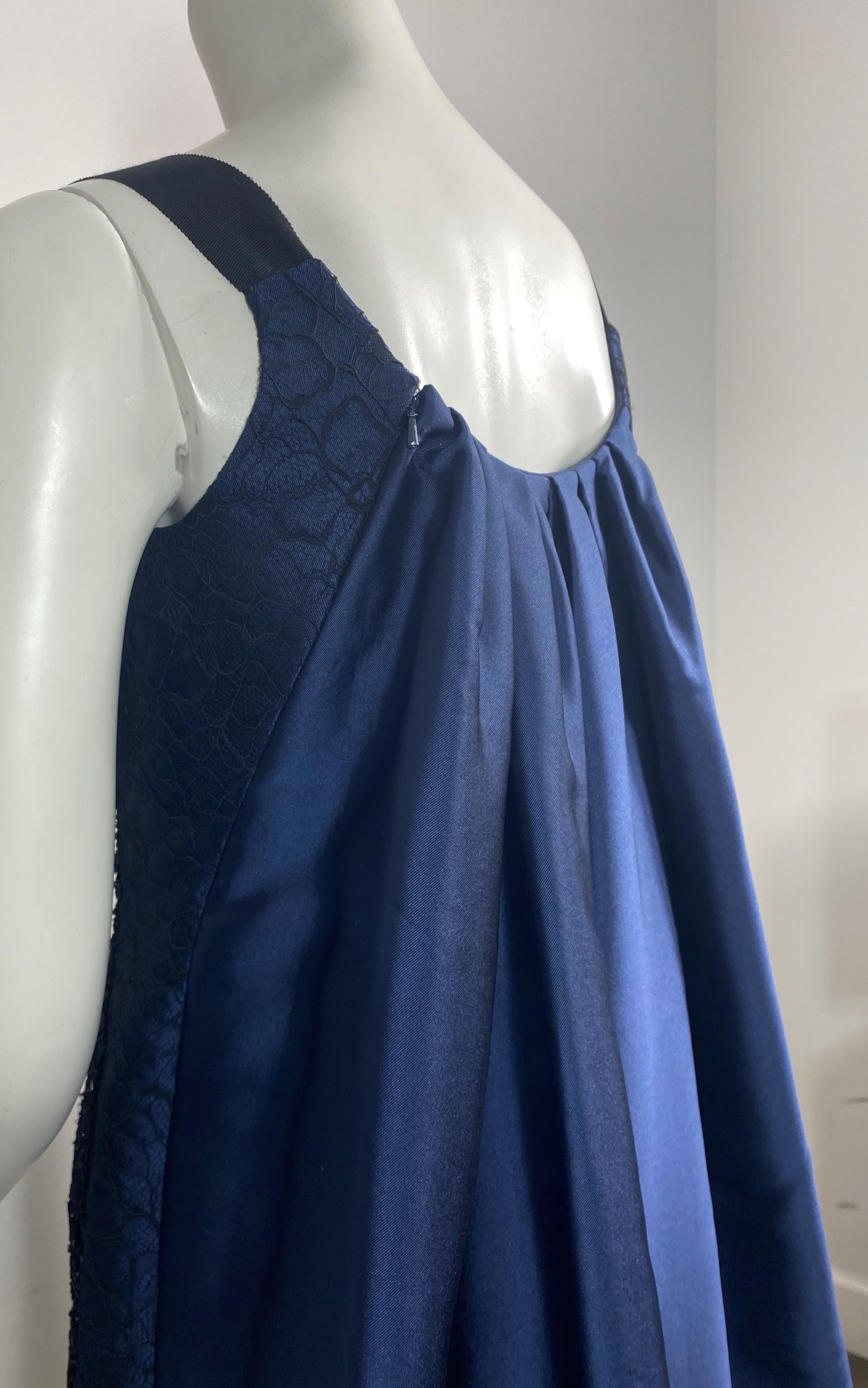 Oscar de La Renta Laufsteg Resort 2016 Marineblaues und schwarzes Kleid mit starken Perlenbesatz-Größe 4 im Angebot 8