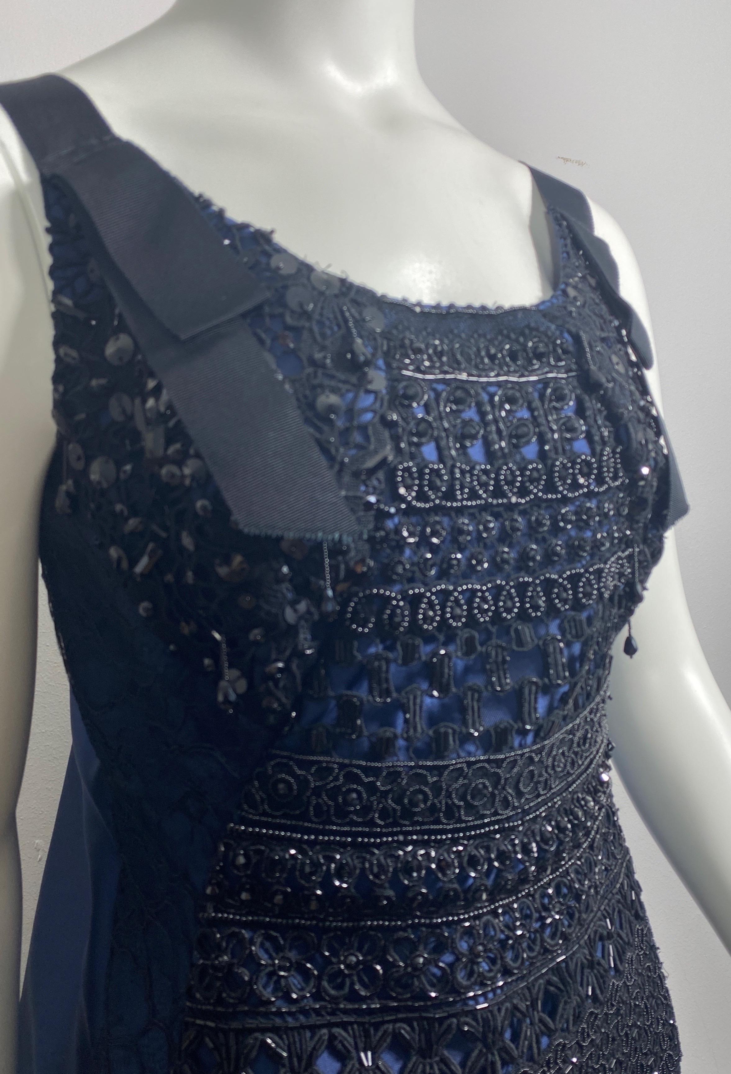 Oscar de La Renta Laufsteg Resort 2016 Marineblaues und schwarzes Kleid mit starken Perlenbesatz-Größe 4 im Angebot 2