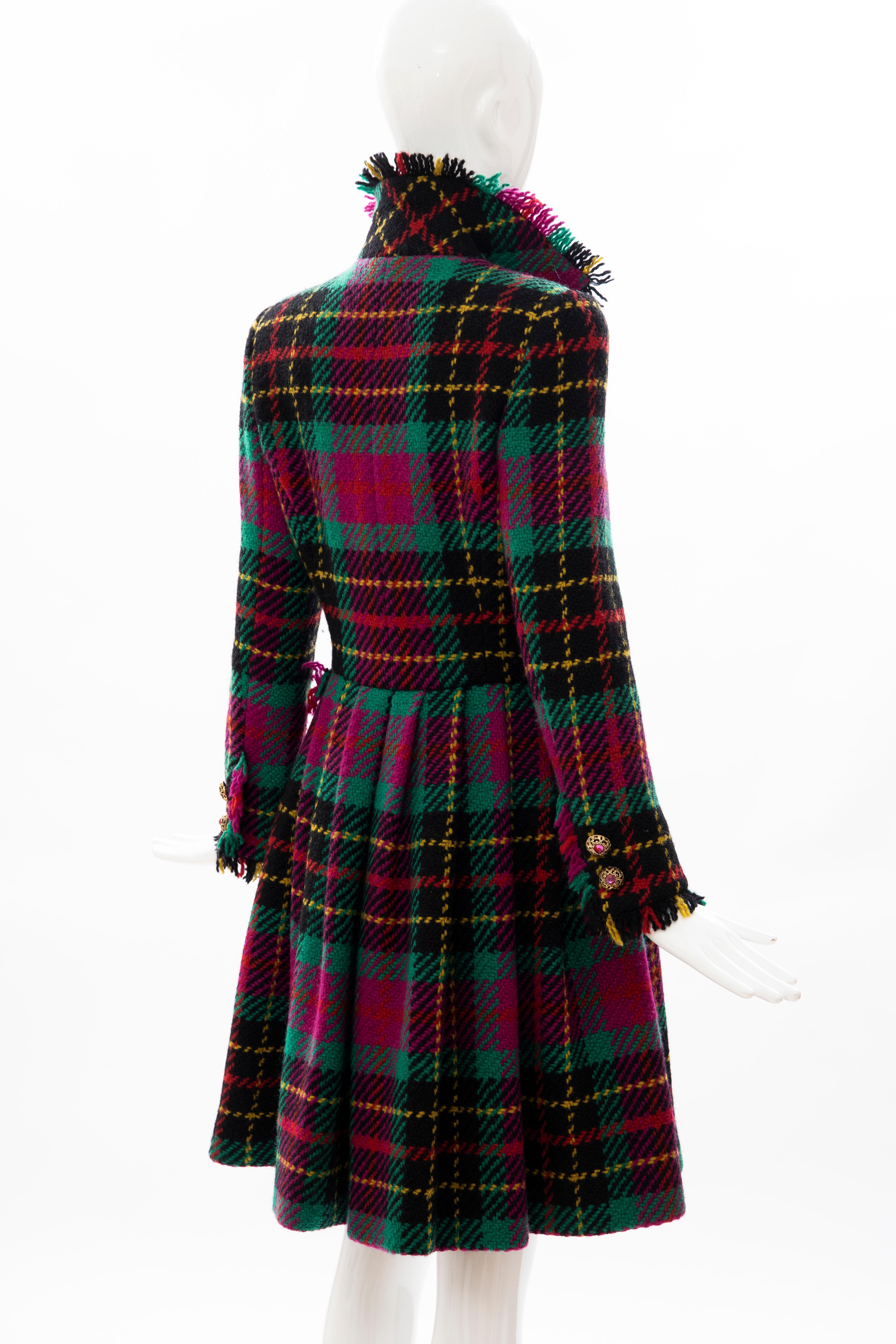 Oscar de La Renta Runway Tartan Plaid Crystal Button Front Coat, Fall 1991 In Good Condition For Sale In Cincinnati, OH