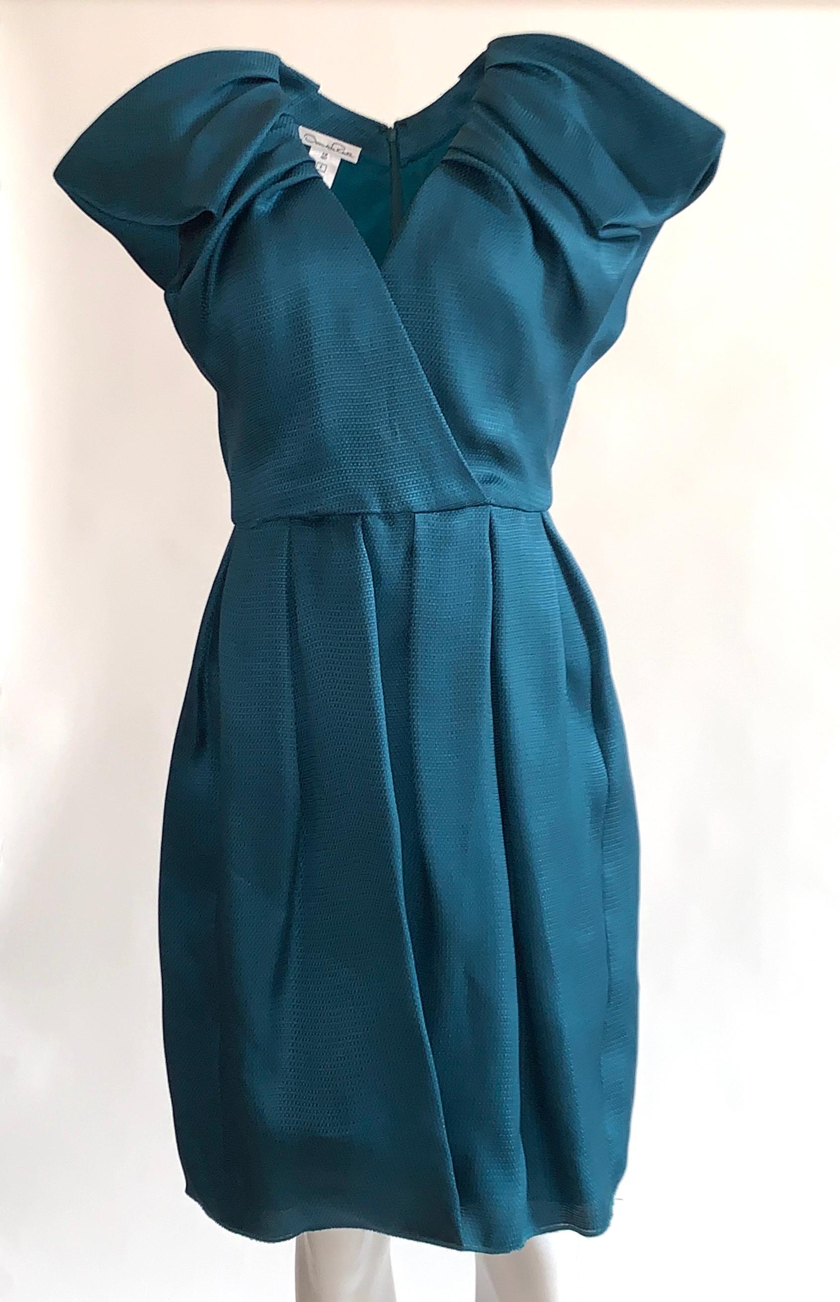Oscar de la Renta teal dress in a gorgeous woven silk with dramatic pleating and an unfinished hem (stitched but not folded) detail. Back zip and hook and eye.

Look 29 on the Spring 2010 runway.

100% silk. Fully lined.

Made in USA.

Size 8. 
Bust