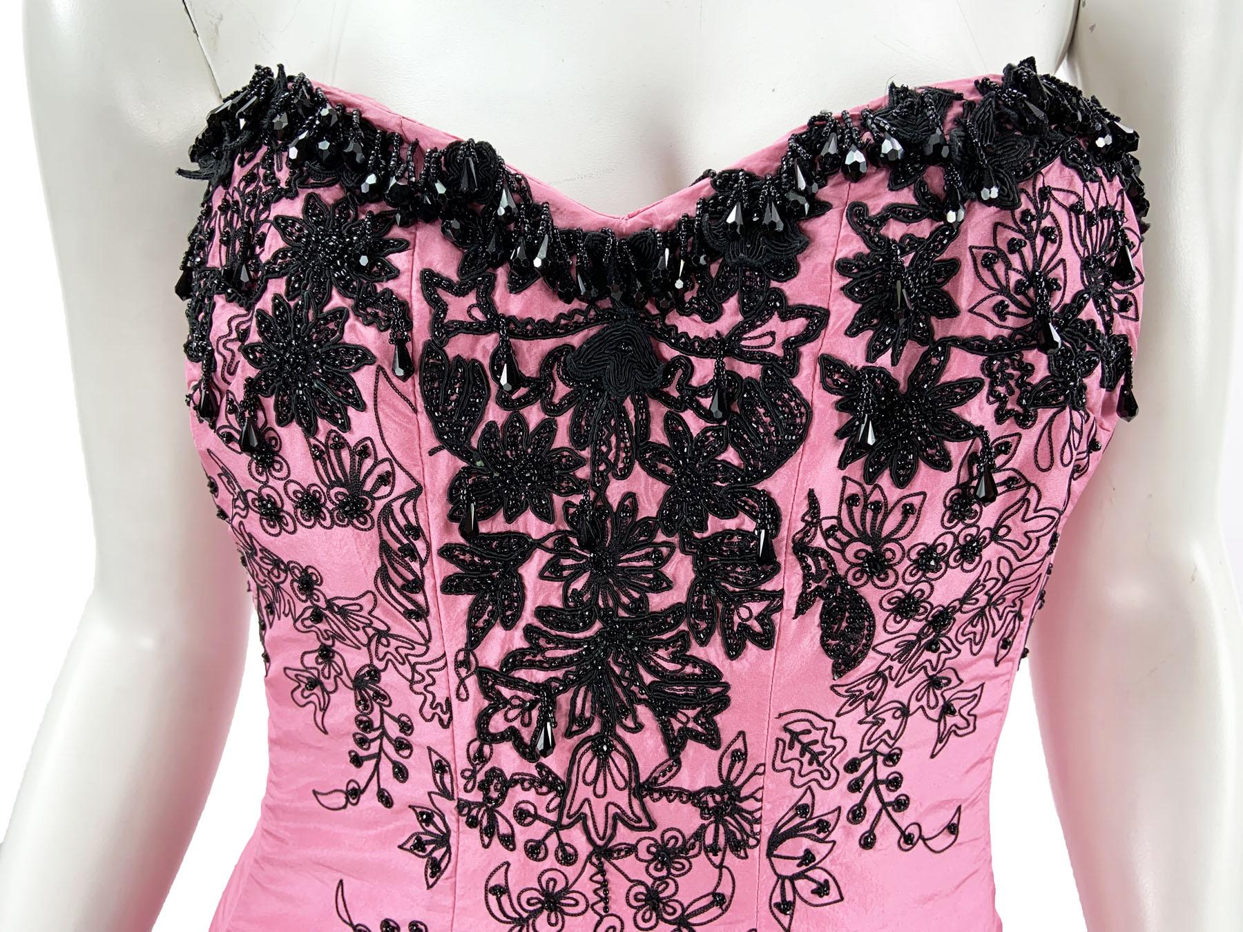 Oscar de la Renta S/S 2004 Collection Pink Silk Taffeta Embellished Dress Gown 8 For Sale 5