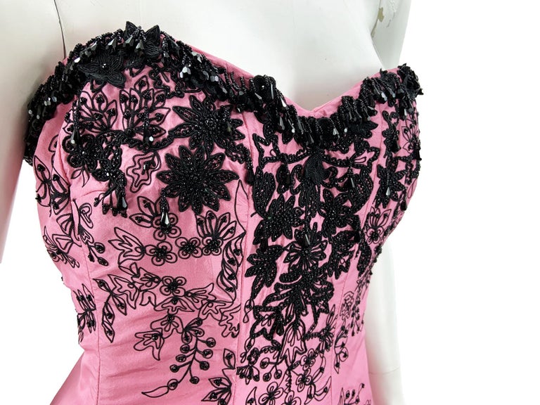 Oscar de la Renta S/S 2004 Collection Pink Silk Taffeta Embellished Dress Gown 8 For Sale at 1stDibs | pink 2004 collection, 2004 prom dresses, 2004 prom dress Oscar de la Renta S/S 2004 Collection Pink Silk Taffeta Embellished Dress Gown 8 For Sale at 1stDibs | pink 2004 collection, 2004 prom dresses, 2004 prom dress