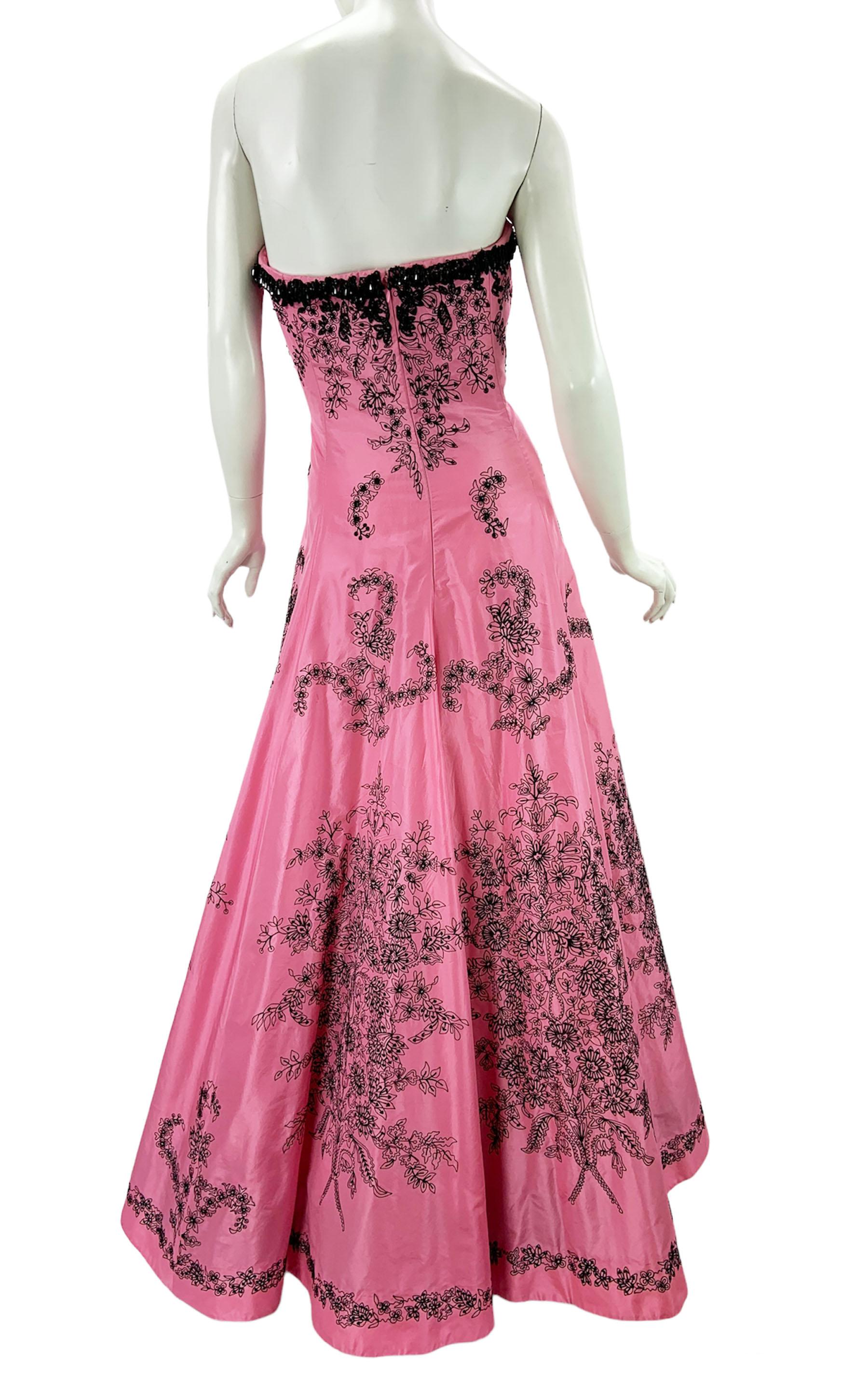 Oscar de la Renta S/S 2004 Collection Pink Silk Taffeta Embellished Dress Gown 8 In Excellent Condition For Sale In Montgomery, TX