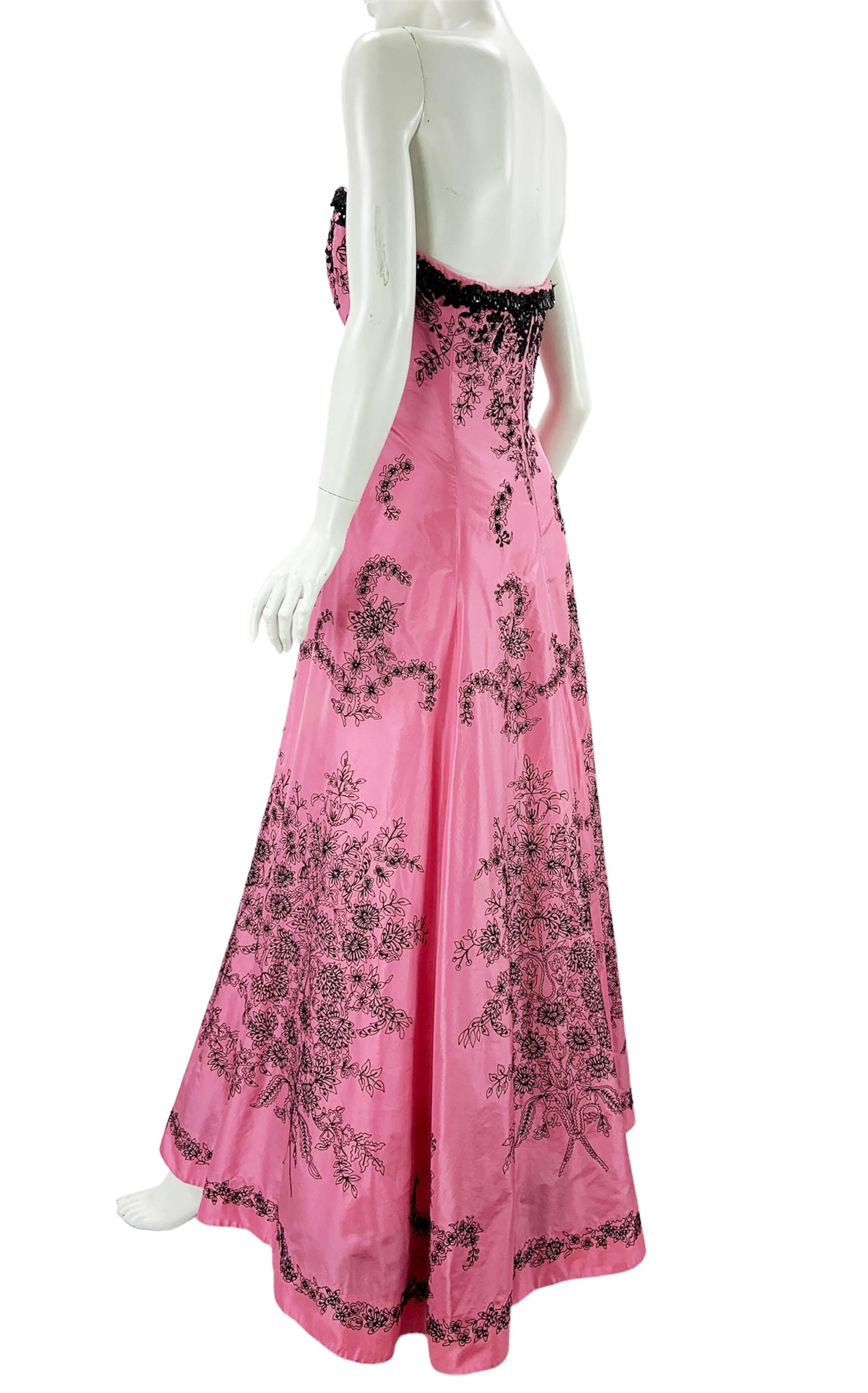 Oscar de la Renta S/S 2004 Collection Pink Silk Taffeta Embellished Dress Gown 8 For Sale 1