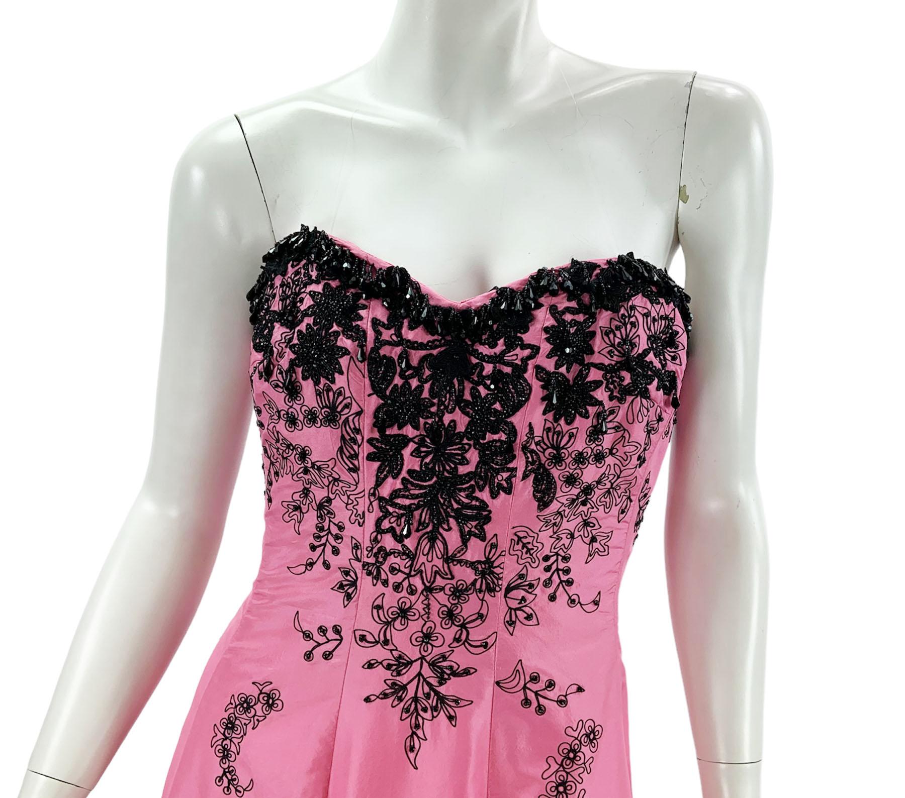 Oscar de la Renta S/S 2004 Collection Pink Silk Taffeta Embellished Dress Gown 8 For Sale 3