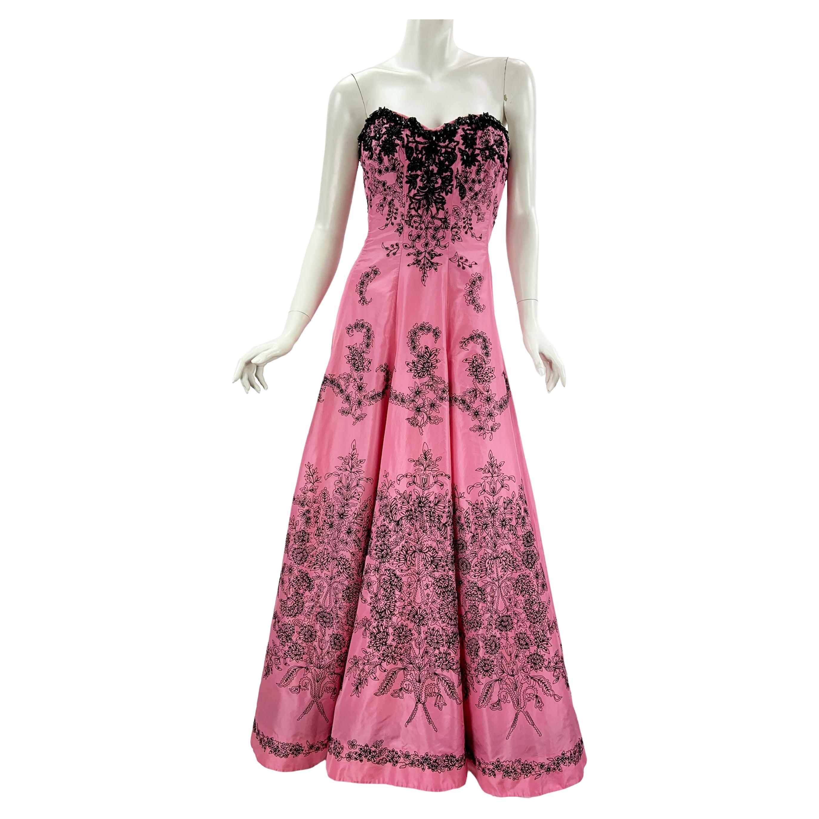 Oscar de la Renta S/S 2004 Collection Pink Silk Taffeta Embellished Dress Gown 8 For Sale