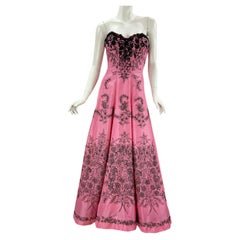 Oscar de la Renta F/S 2004 Kollektion Rosa Kleid aus Seidentaft mit Verzierungen 8