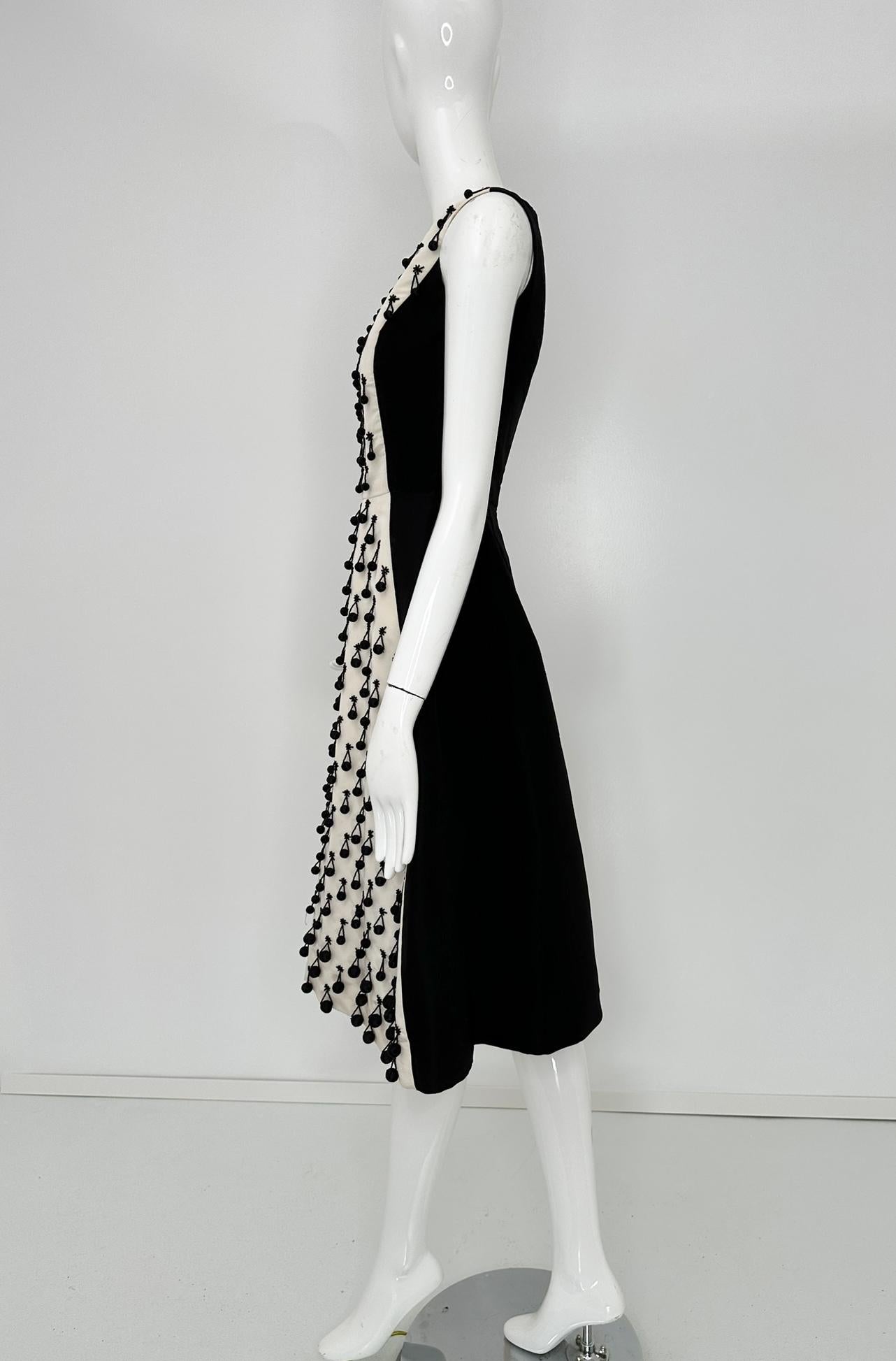 Oscar de la Renta S/S 2013 LK35 Black & White Silk Twill Beaded Cocktail Dress 2 In Good Condition For Sale In West Palm Beach, FL