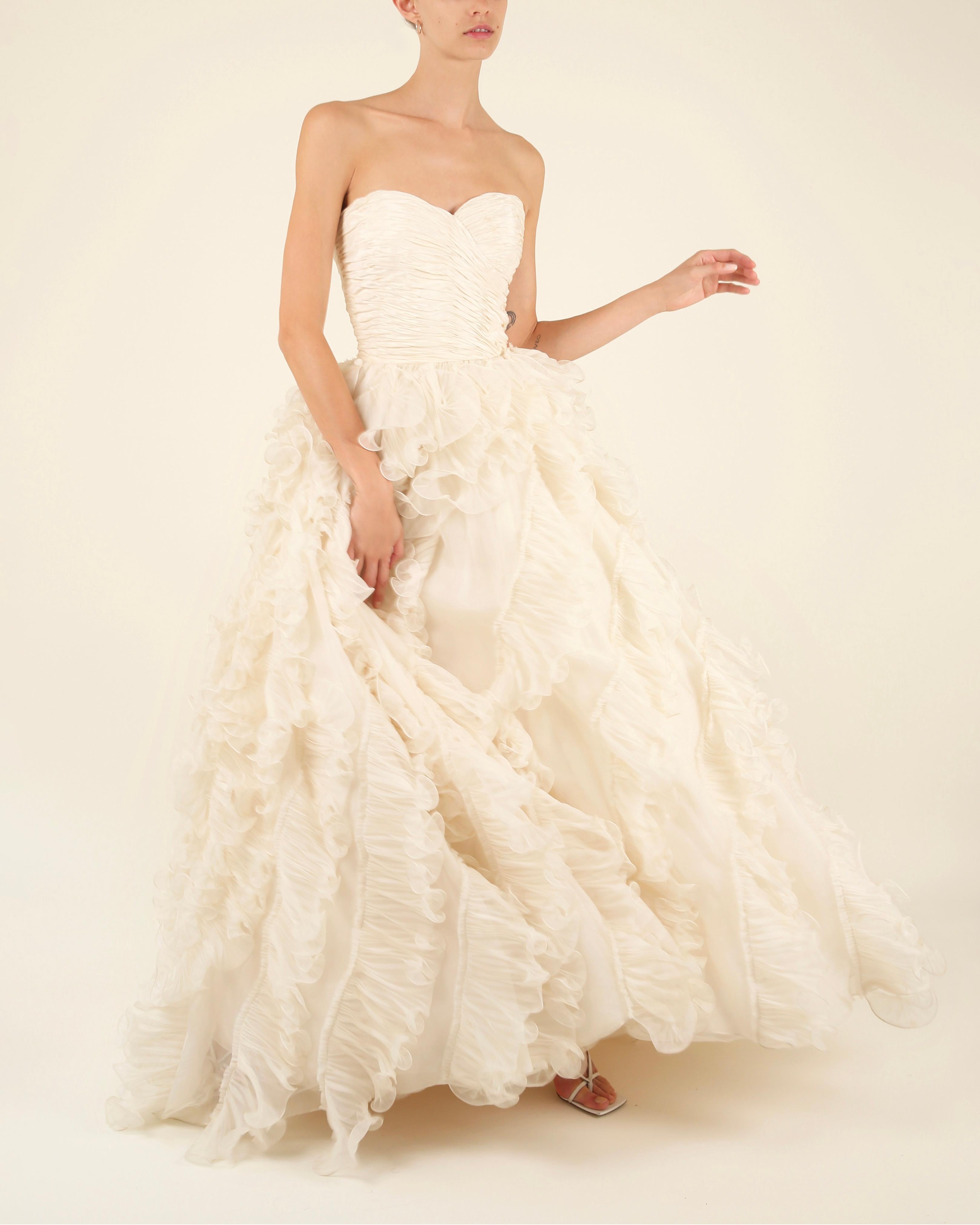 Oscar de la Renta S/S08 bridal ivory strapless vintage ruffle wedding dress gown For Sale 4