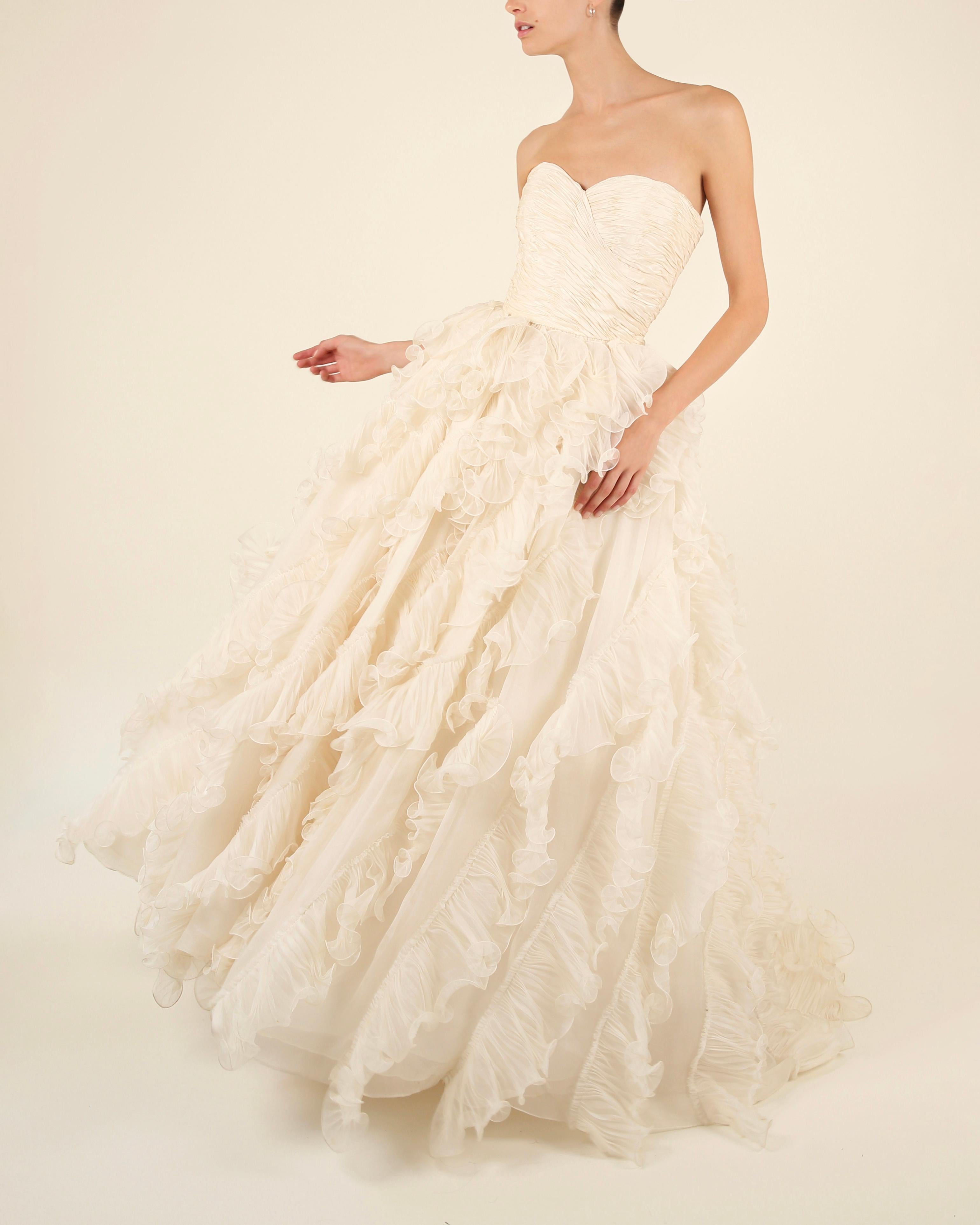 Oscar de la Renta S/S08 bridal ivory strapless vintage ruffle wedding dress gown For Sale 5