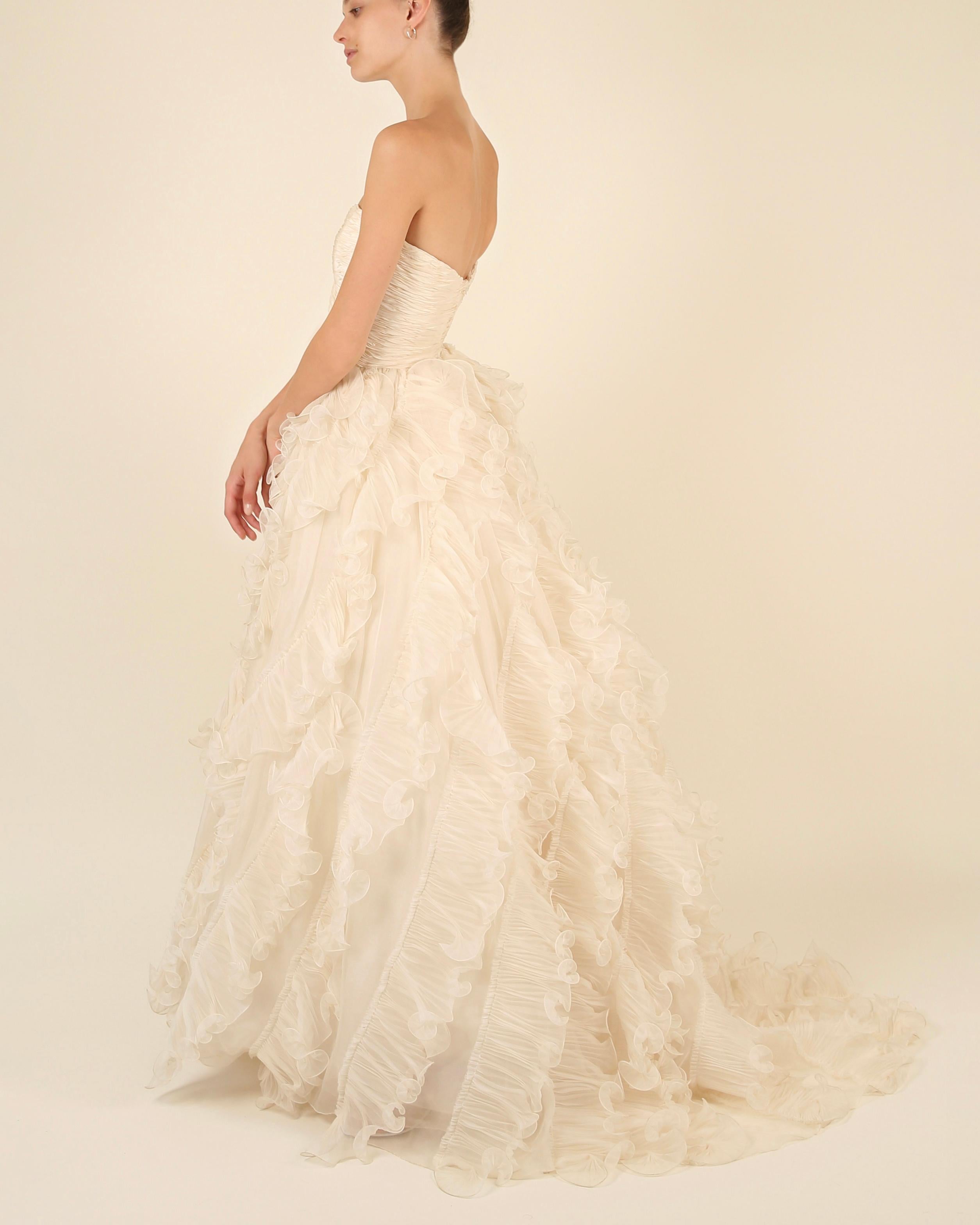 Oscar de la Renta S/S08 bridal ivory strapless vintage ruffle wedding dress gown For Sale 1