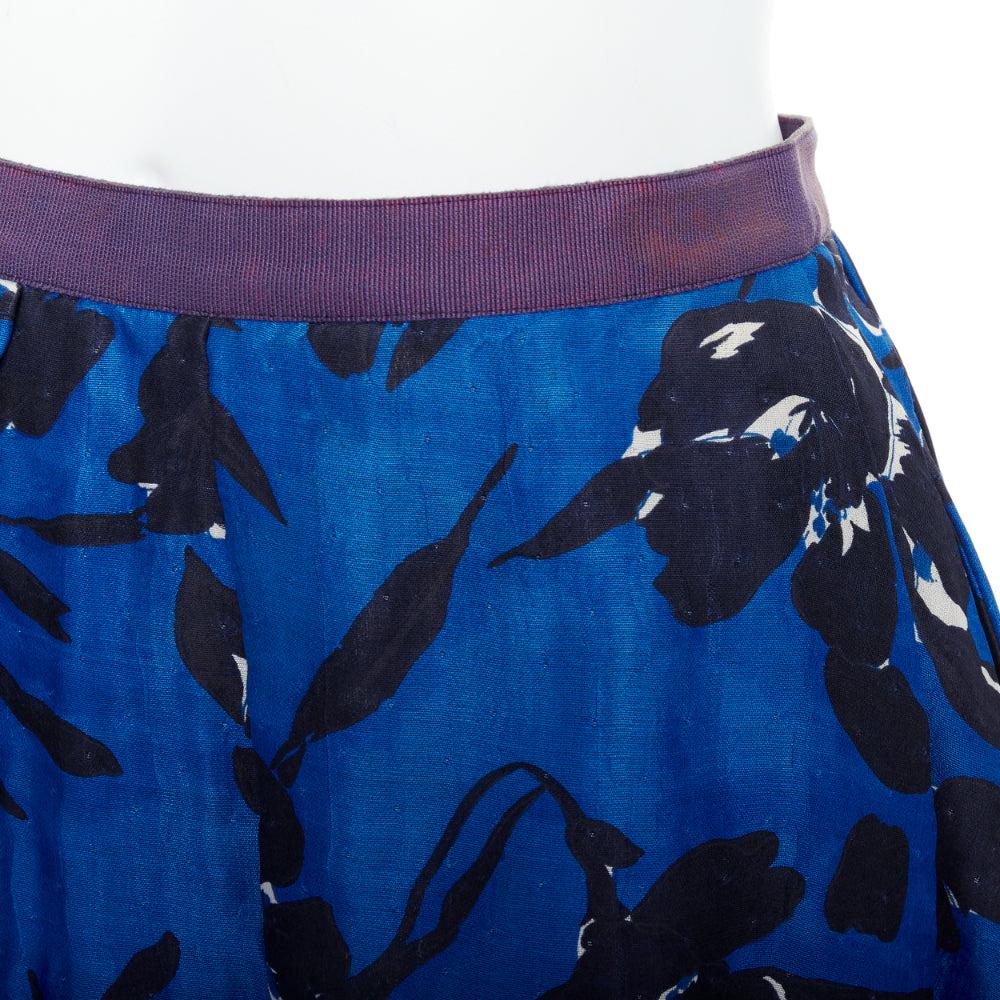 OSCAR DE LA RENTA S07 blue black silk cotton floral print full midi skirt US2 S
Reference: LNKO/A02500
Brand: Oscar de la Renta
Designer: Oscar De La Renta
Collection: S 07
Material: Cotton, Silk
Color: Black, Blue
Pattern: Floral
Closure: