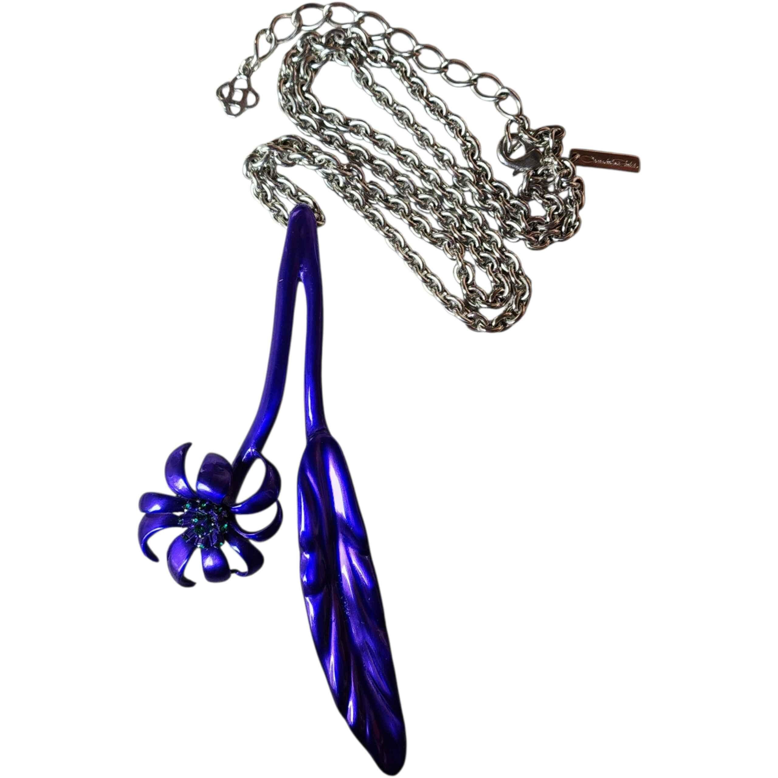 Grec classique Oscar De La Renta - Collier de fleurs sculpturales en émail métallique en vente