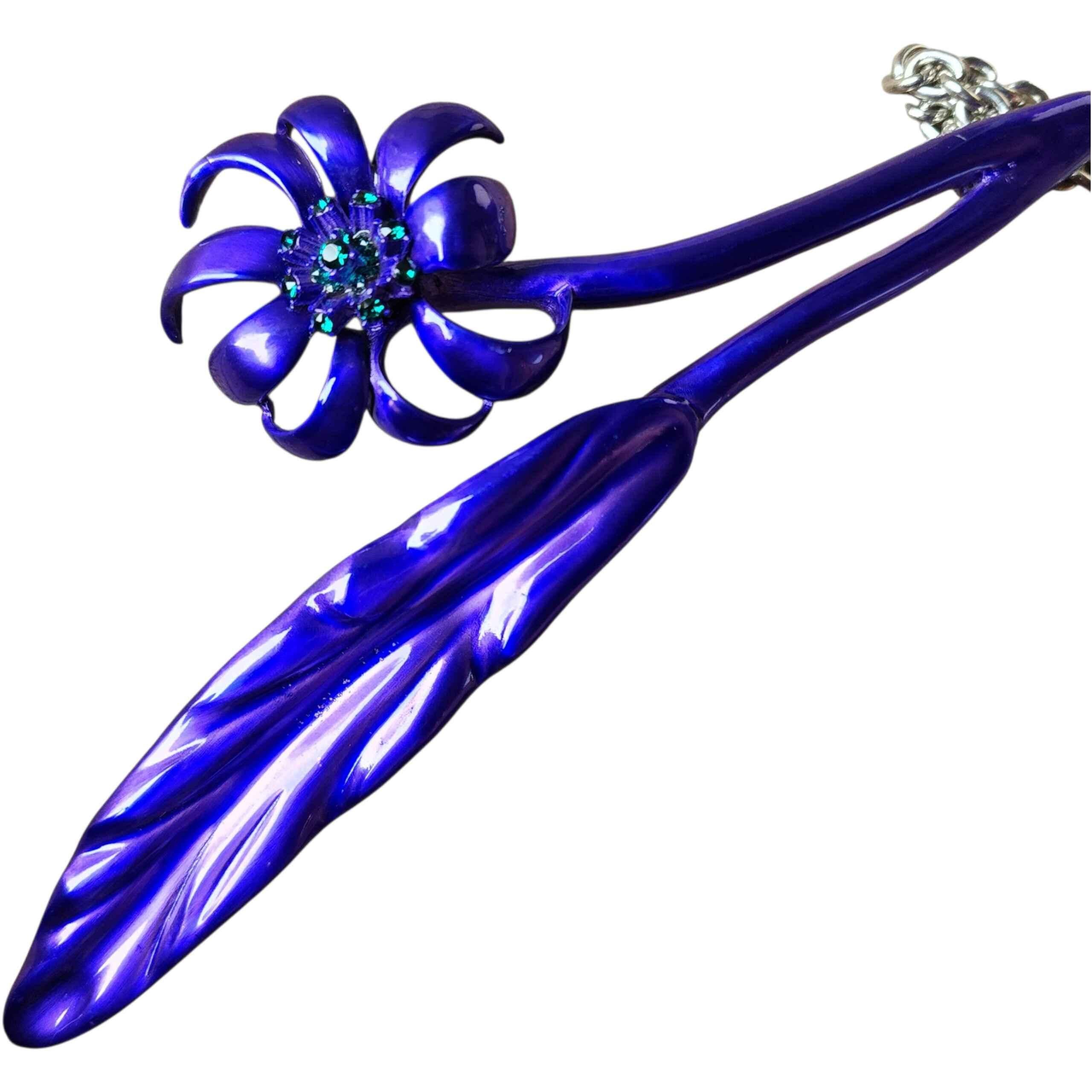 Taille baguette Oscar De La Renta - Collier de fleurs sculpturales en émail métallique en vente