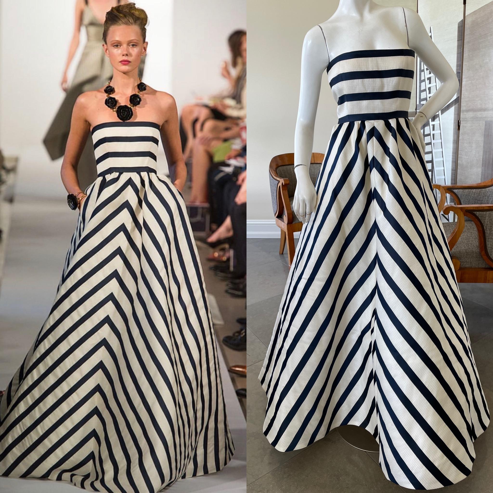 Oscar de la Renta Sensatives trägerloses gestreiftes Ballkleid im Zustand „Hervorragend“ im Angebot in Cloverdale, CA