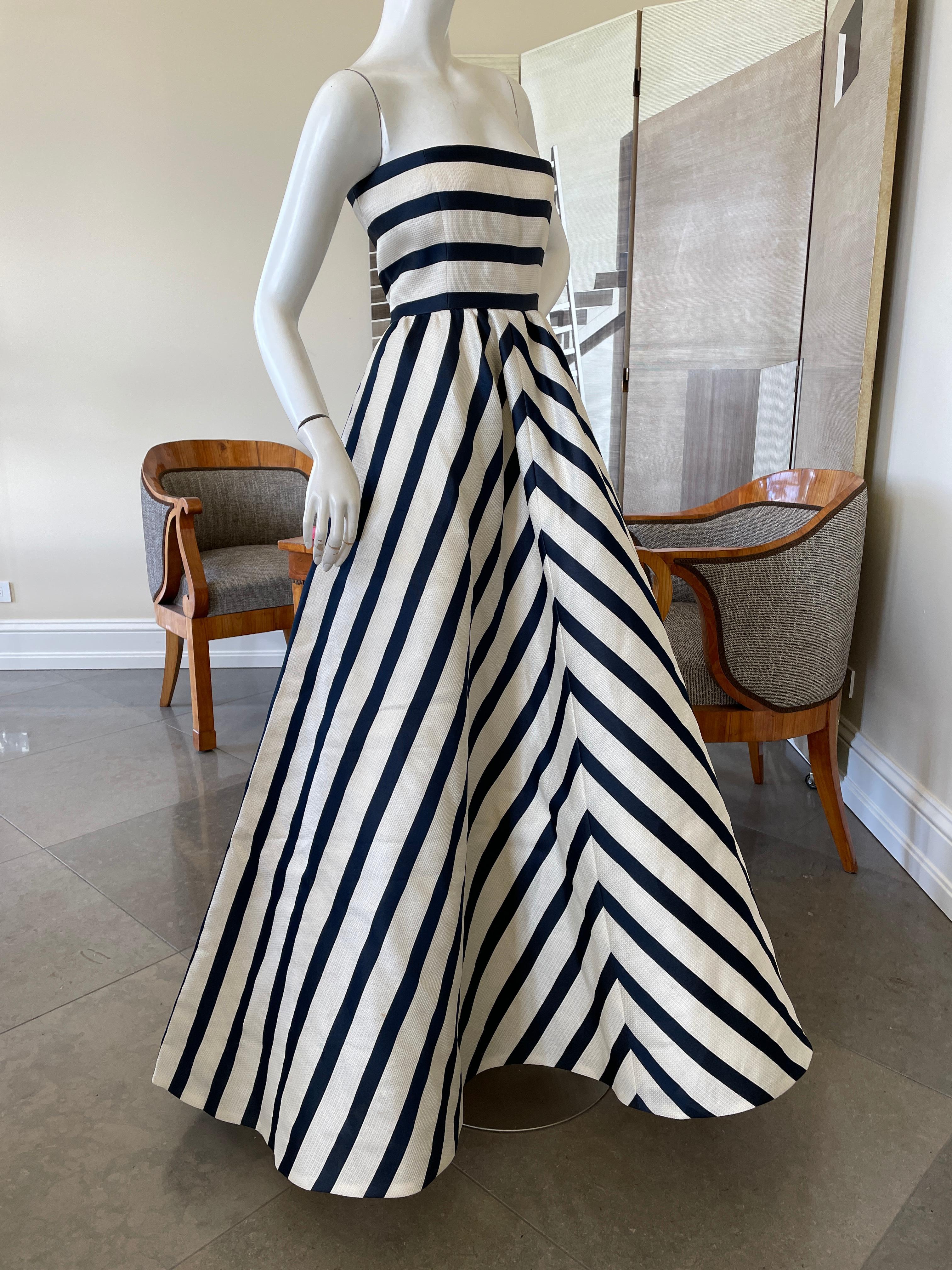 Oscar de la Renta Sensatives trägerloses gestreiftes Ballkleid im Angebot 2