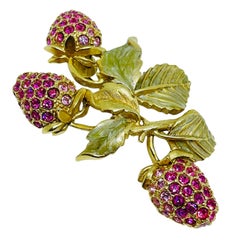 OSCAR DE LA RENTA signed gold tone pink rhinestone strawberries designer brooch