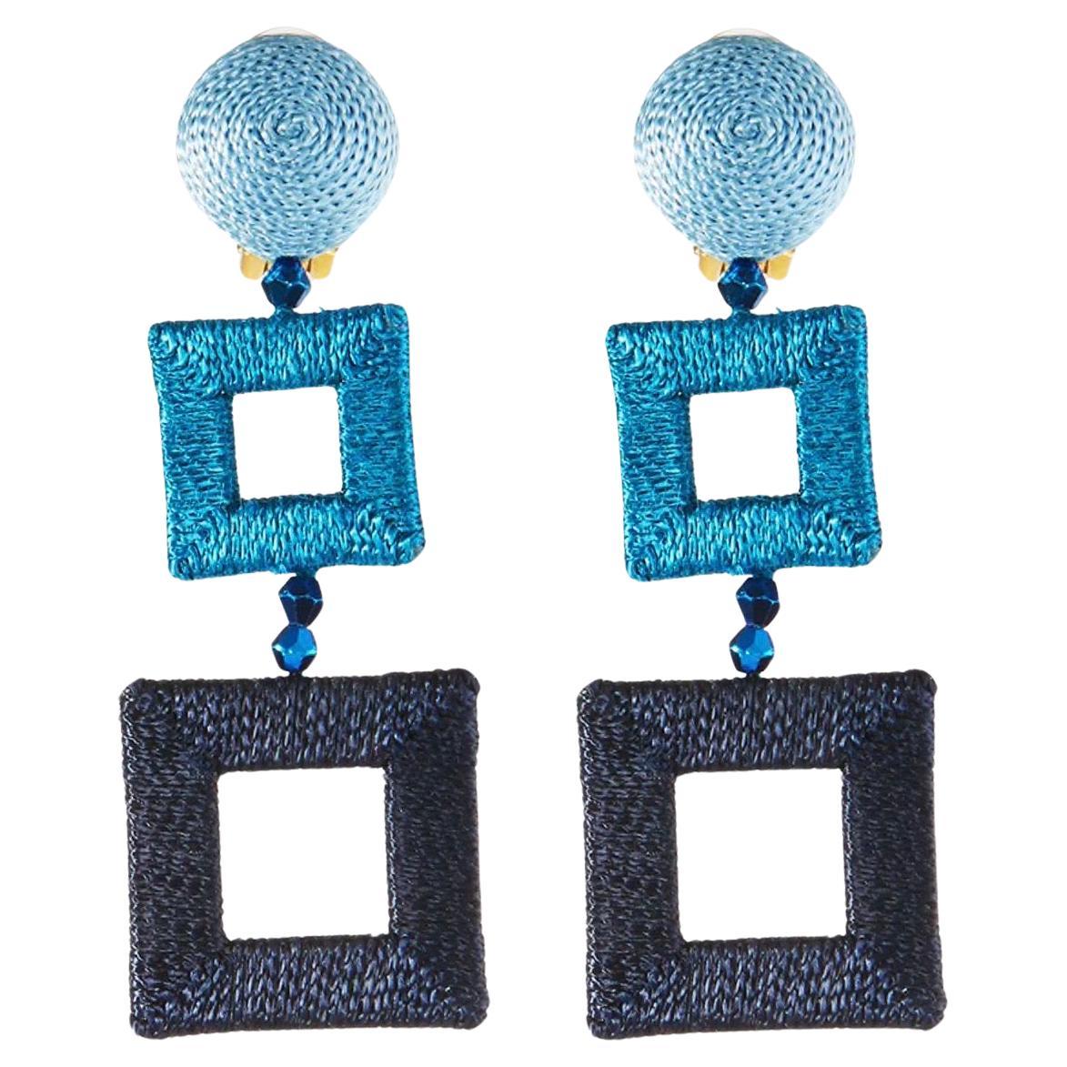 Oscar De La Renta - Boucles d'oreilles à clip double carré enveloppées de soie en vente