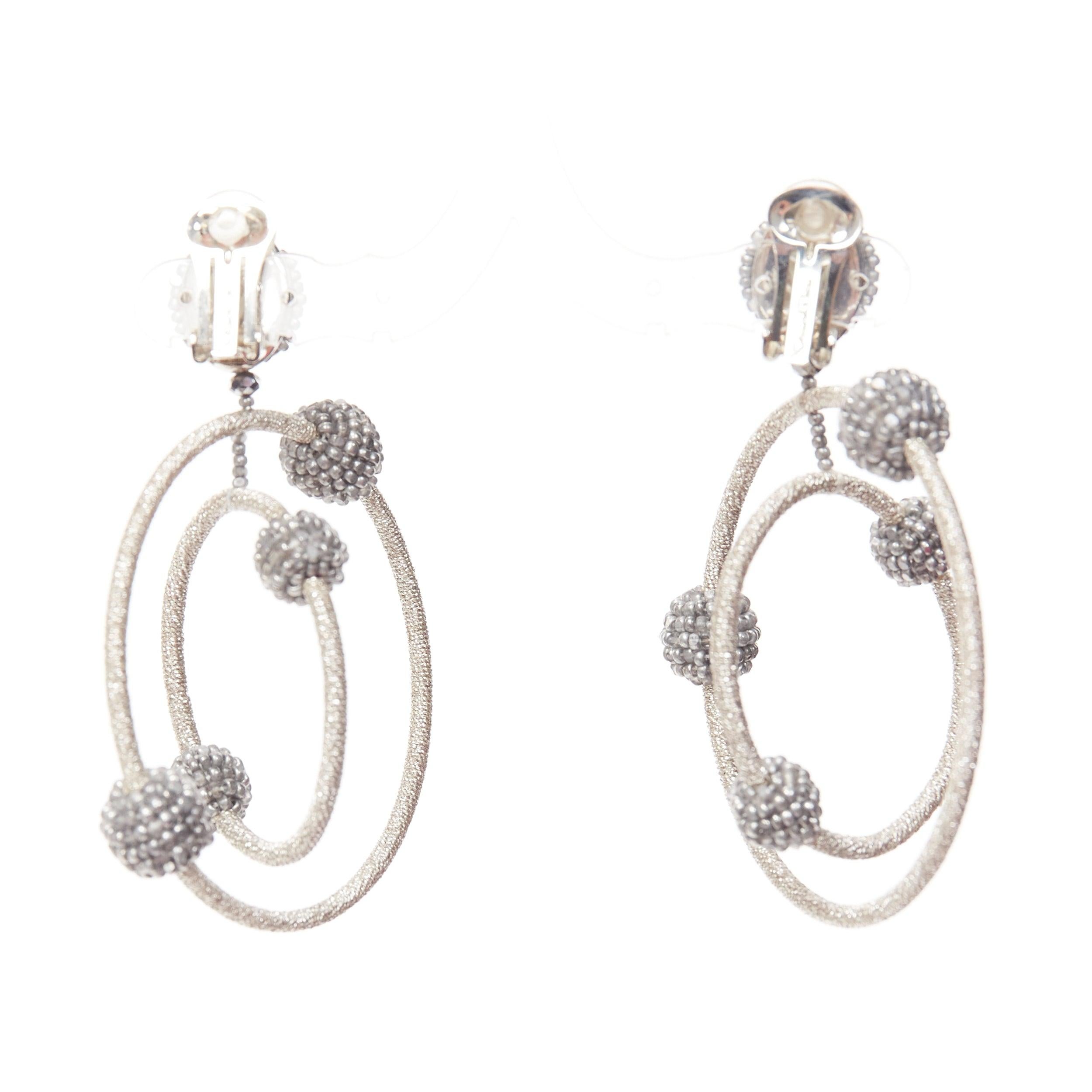 OSCAR DE LA RENTA - Boucles d'oreilles à clip en argent perlé à double orbite Paire Pour femmes en vente