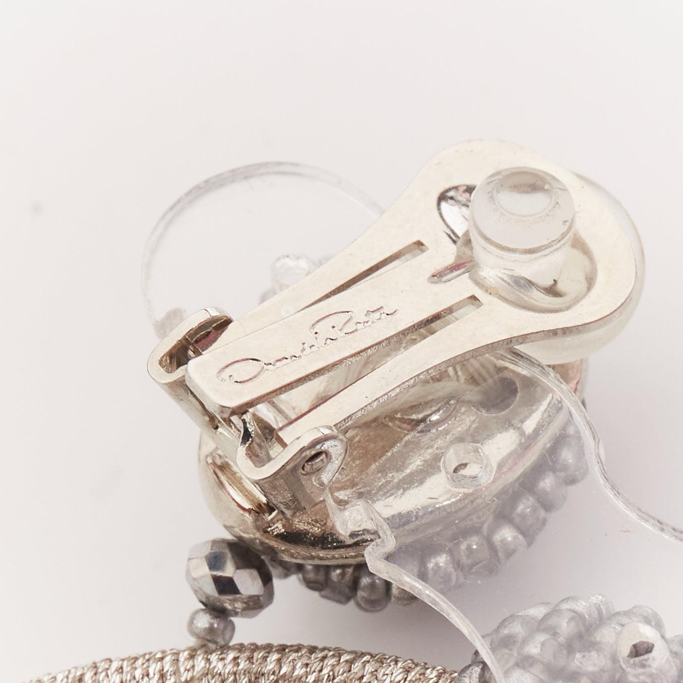 OSCAR DE LA RENTA - Boucles d'oreilles à clip en argent perlé à double orbite Paire en vente 4
