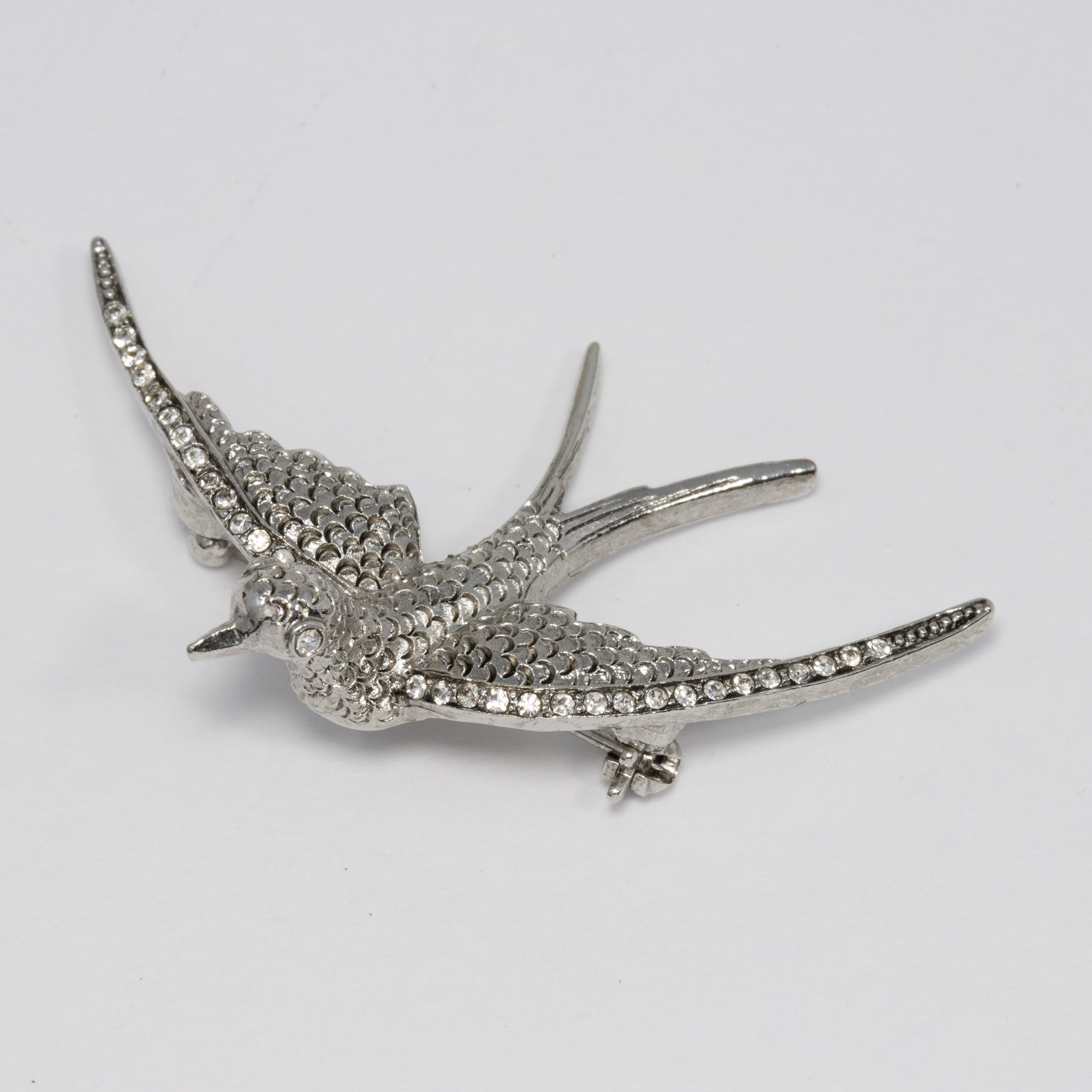 Oscar de la Renta Silver Crystal Dove Bird Pin Brooch In New Condition In Milford, DE