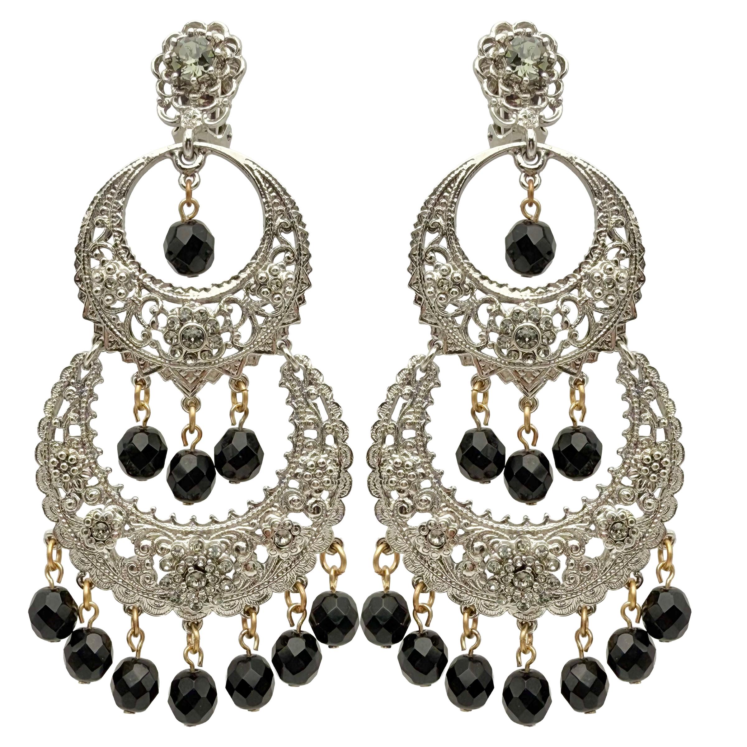 Oscar De La Renta Filagree Silber Schwarz Tschechisches Glas Kronleuchter Clip Ohrringe Damen im Angebot