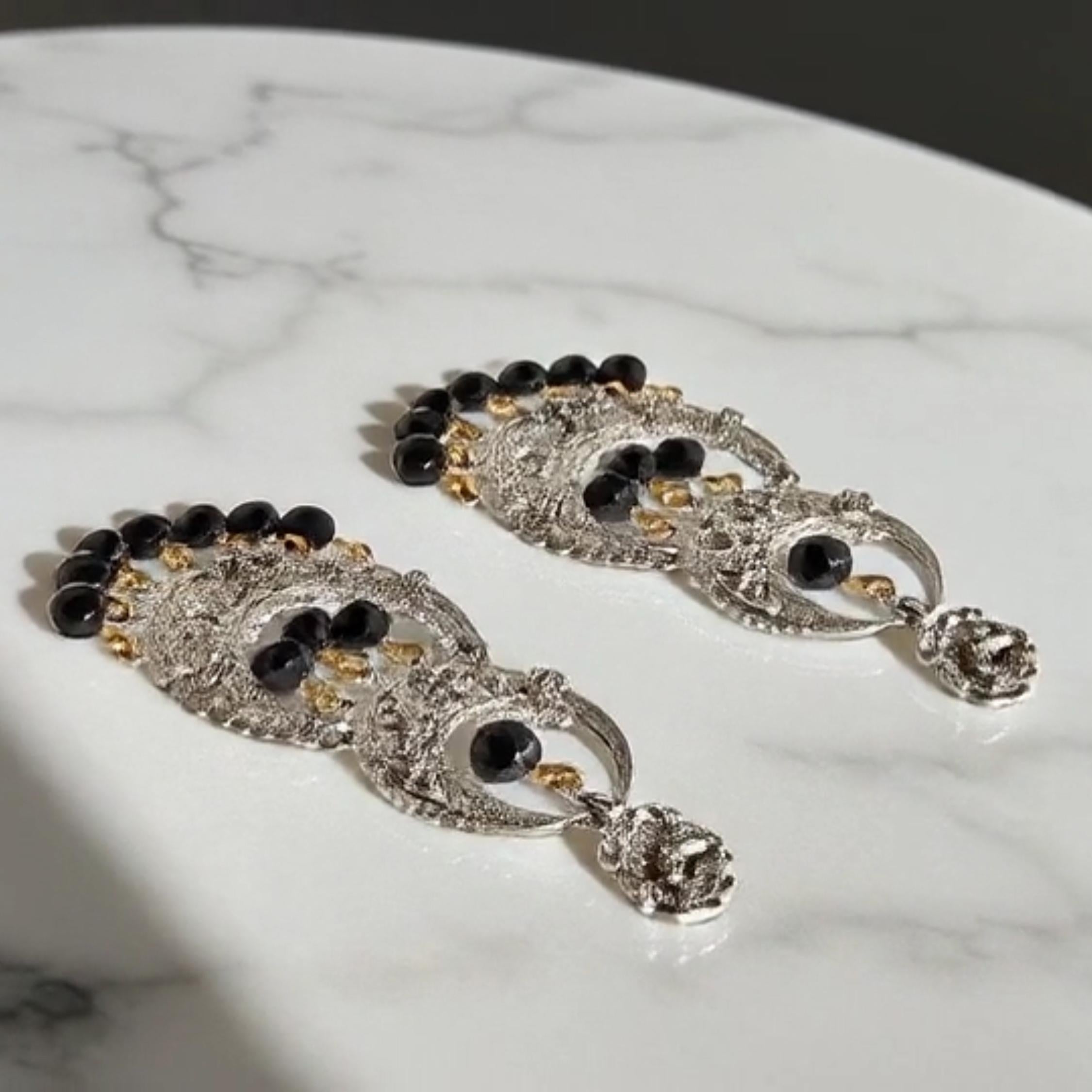 Oscar De La Renta Filagree Silber Schwarz Tschechisches Glas Kronleuchter Clip Ohrringe im Angebot 2