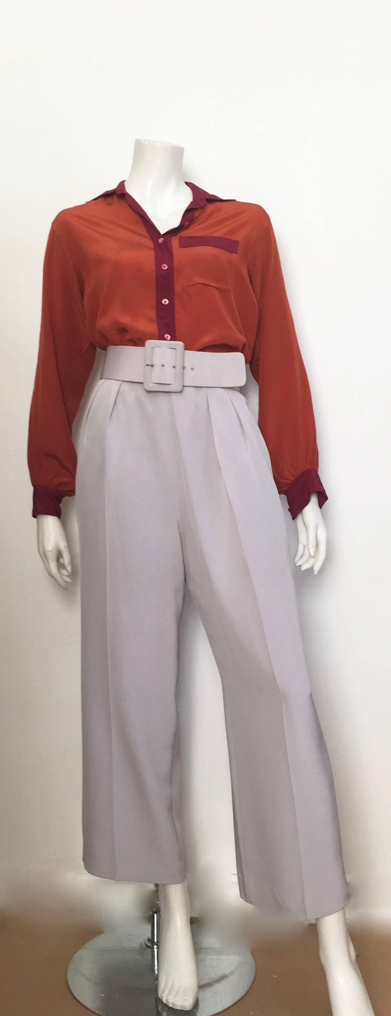 Oscar de la Renta silk silver grey pleated pants with pockets & belt is labeled a size 8 but fits a size 6.  The waist is 29