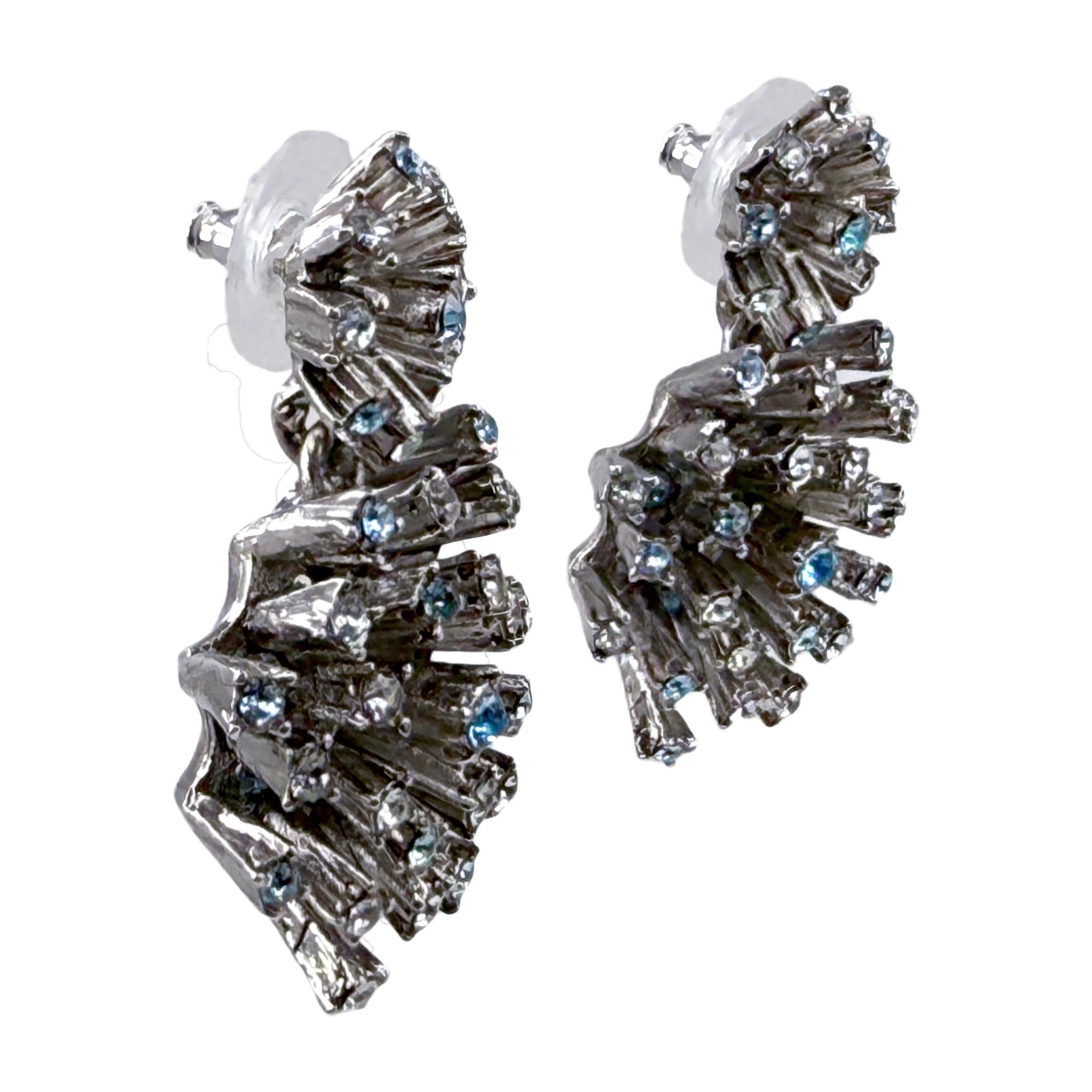 Oscar de la Renta Silvertone Starburst Drop Earrings with Swarovski Crystals For Sale 1