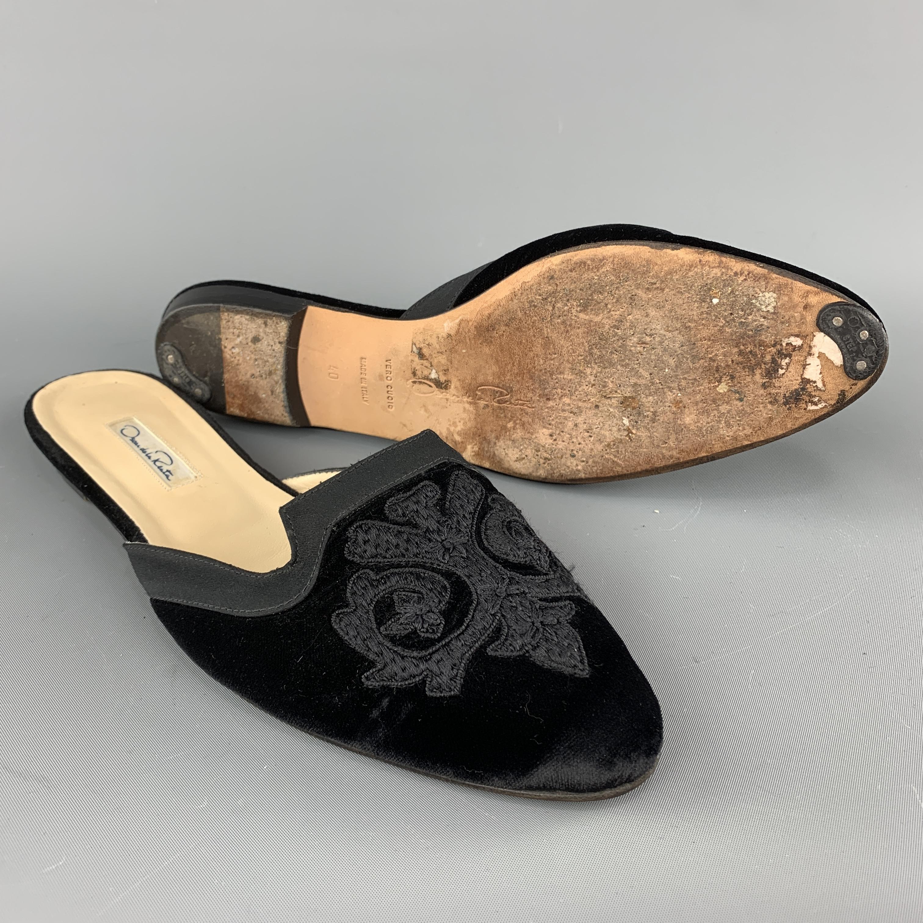 OSCAR DE LA RENTA Size 10 Black Emboidered Velvet Mule Flats For Sale at  1stDibs | oscar de la renta mules, oscar mule