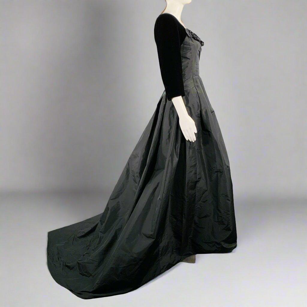 Women's OSCAR DE LA RENTA Size 10 Black Velvet Two Tone Ruffle Gown