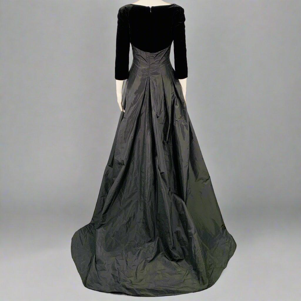 OSCAR DE LA RENTA Size 10 Black Velvet Two Tone Ruffle Gown 1