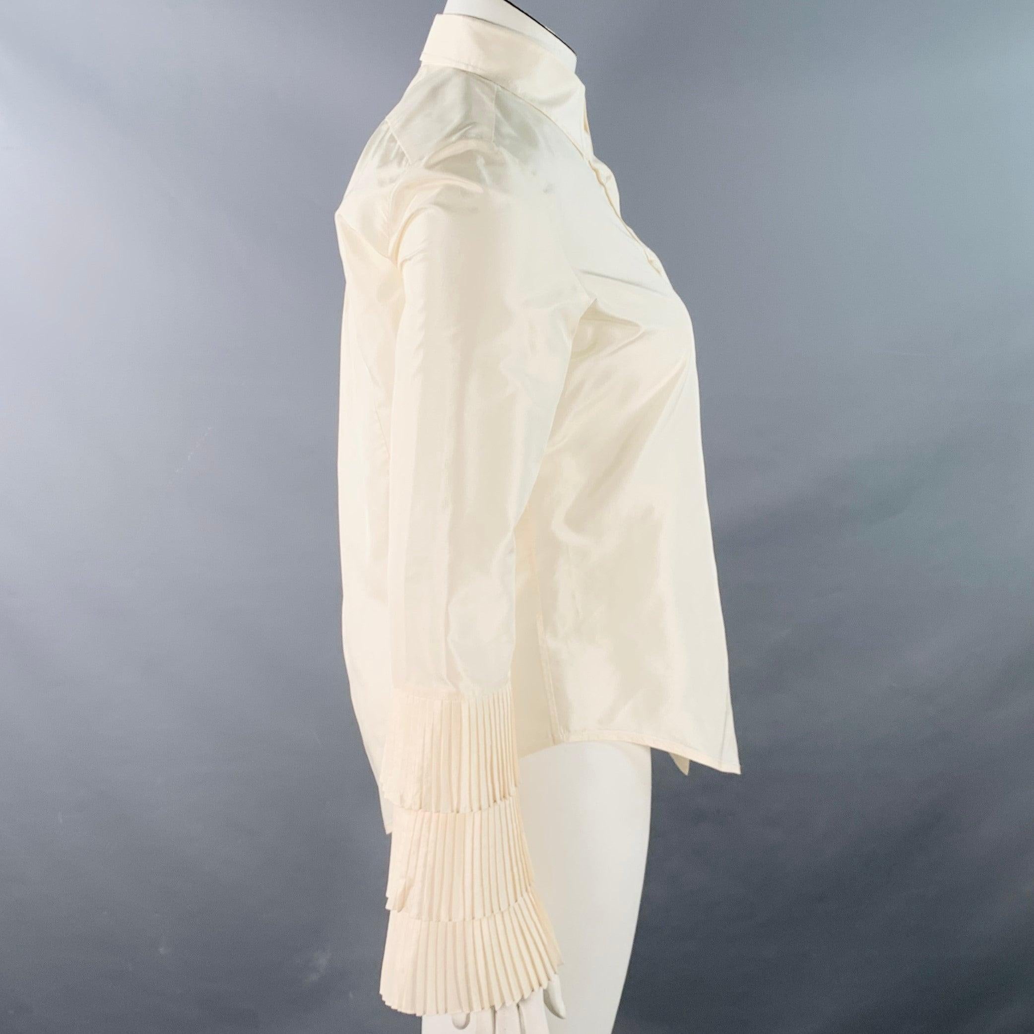 Beige Oscar De La Renta Taille 10 Chemisier plissé à manches longues en taffetas crème en vente