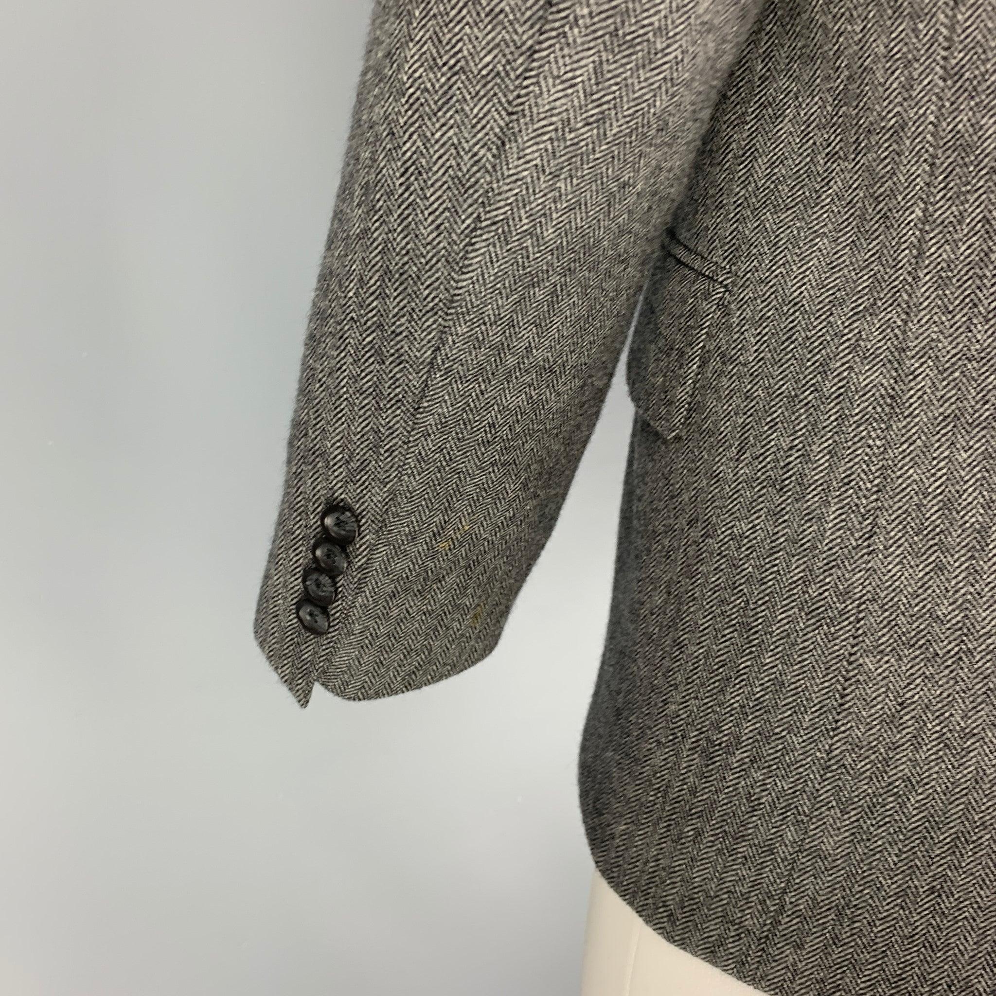 OSCAR DE LA RENTA Size 38 Grey Black Herringbone Wool Sport Coat For Sale 1