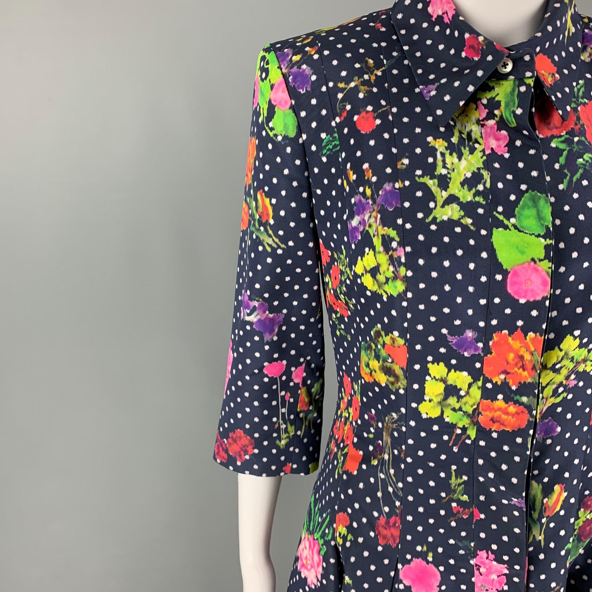 OSCAR DE LA DENTA coat comes in a multi-color floral silk featuring a full skirt design, pointed collar, and a hidden placket closure.
Excellent Pre-Owned Condition. 

Marked:   6 

Measurements: 
 
Shoulder: 15.5 inches Bust: 34 inches Sleeve: 17.5
