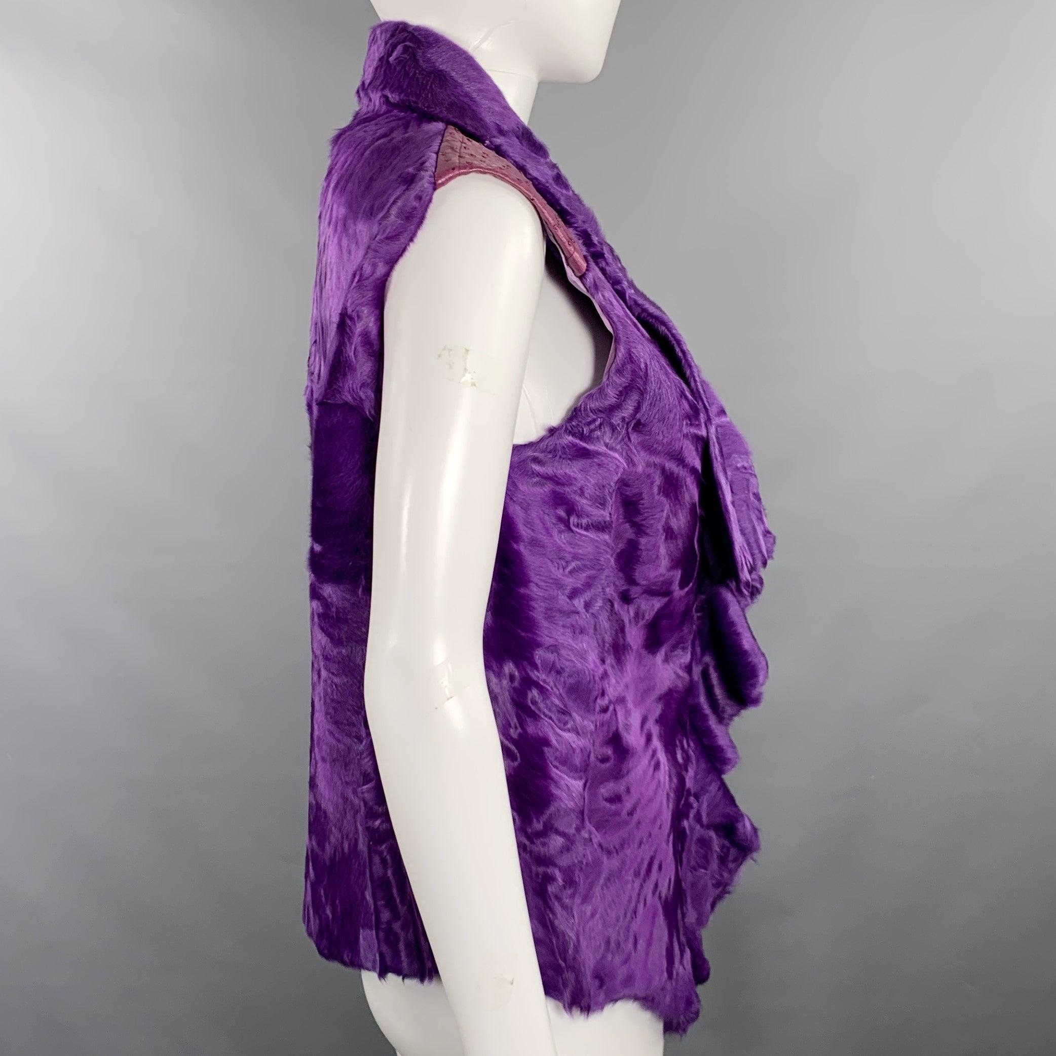 Women's OSCAR DE LA RENTA Size 6 Purple Ostrich Leather Lamb Fur Eye Hook Vest For Sale