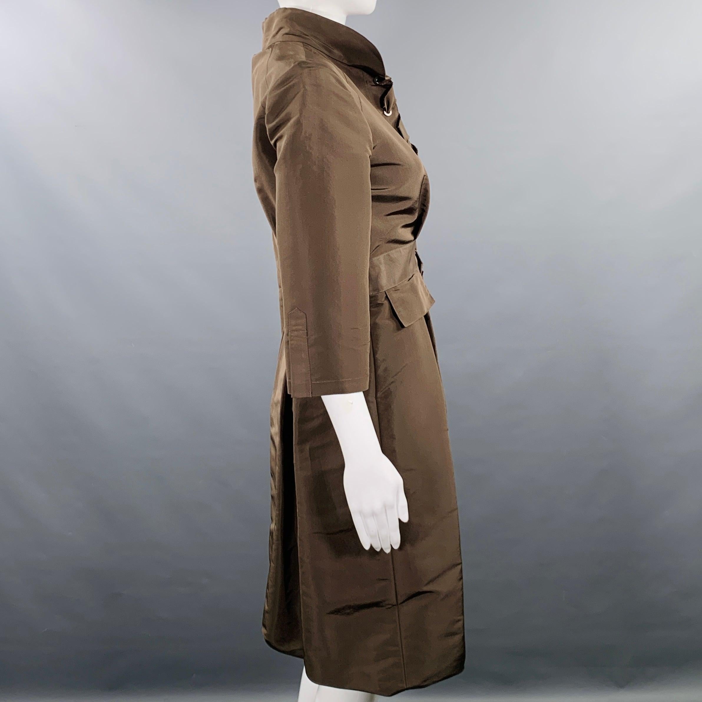 OSCAR DE LA RENTA dress
in a taupe silk featuring an eyelet 