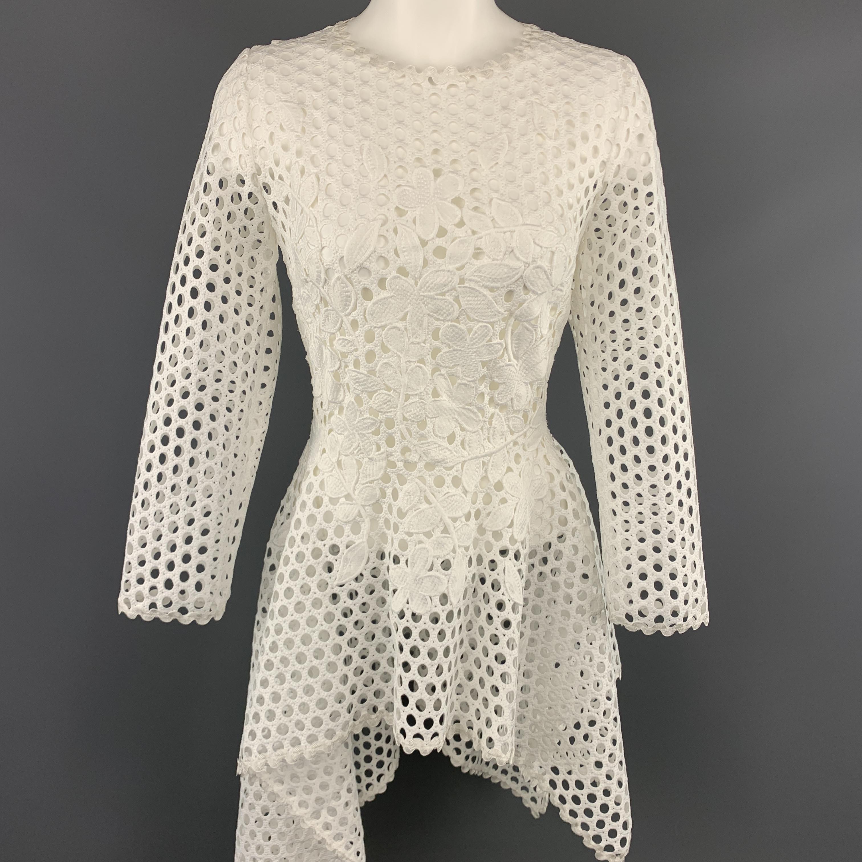 OSCAR DE LA RENTA dress top comes in white crochet eyelet lace with rickrack piping, floral apliques, and asymmetrical draped peplum hem. Made in USA.

Excellent Pre-Owned Condition.
Marked: 6  S18

Measurements:

Shoulder: 15 in.
Bust: 38