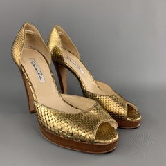 OSCAR DE LA RENTA Size 7 Gold Metallic Snake Skin Peep Toe Pumps