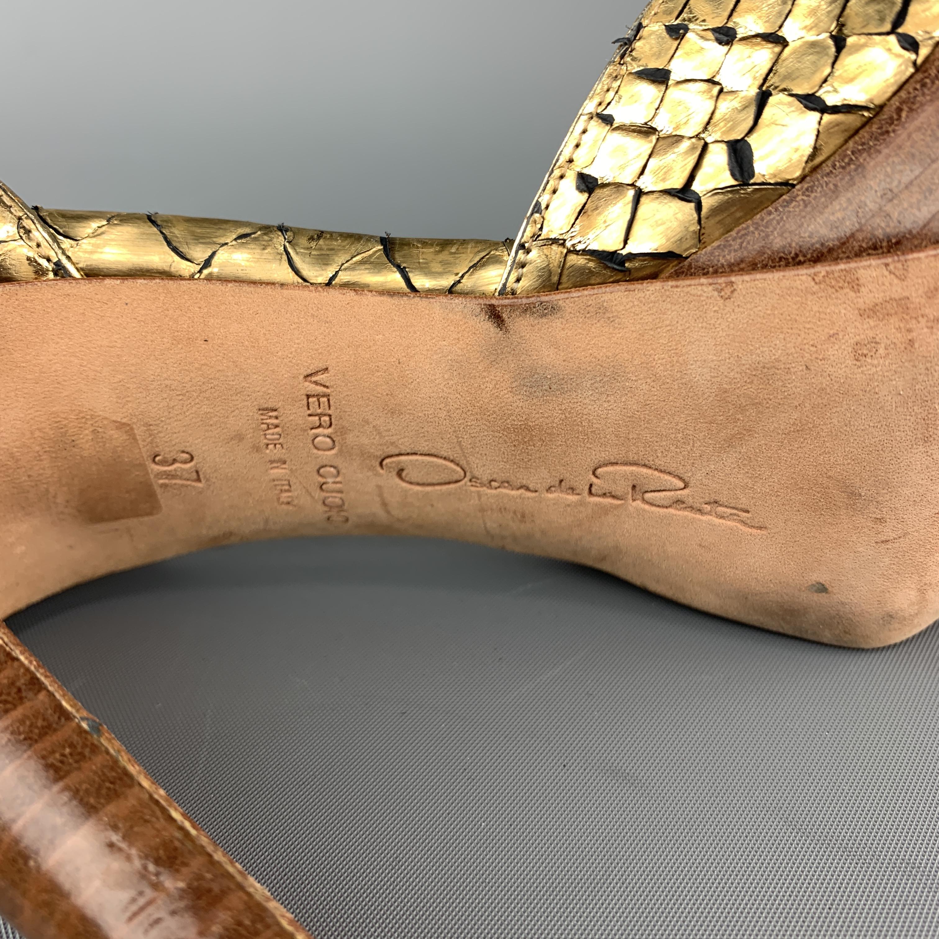 Women's OSCAR DE LA RENTA Size 7 Gold Metallic Snake Skin Peep Toe Pumps