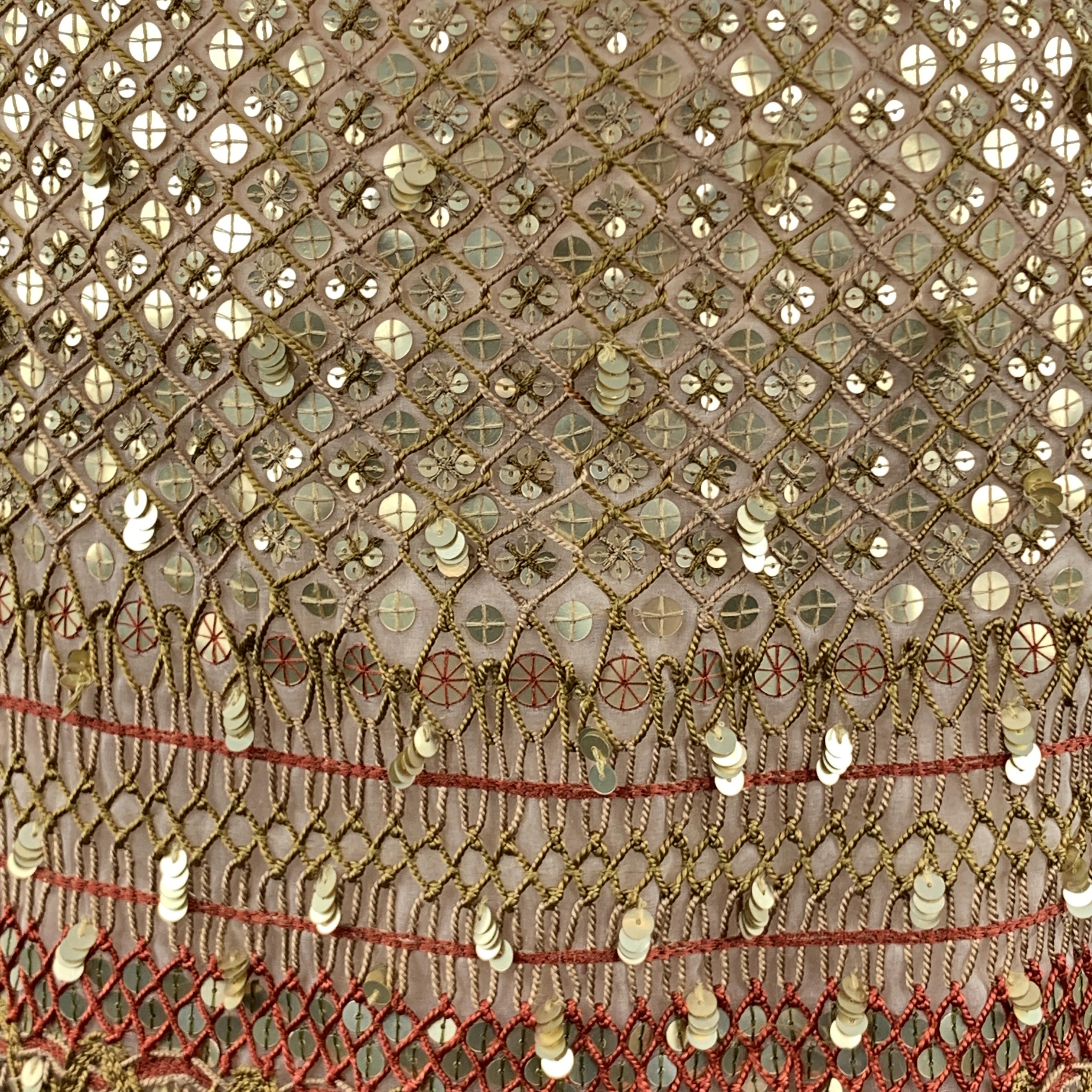 OSCAR DE LA RENTA Spring Summer 2010 A line skirt comes in beige silk organza with all over gold, rust red, and teal blue sequinned embroidery pattern throughout. Made in USA.

Excellent Pre-Owned Condition.
Marked: 8

Measurements:

Waist: 31