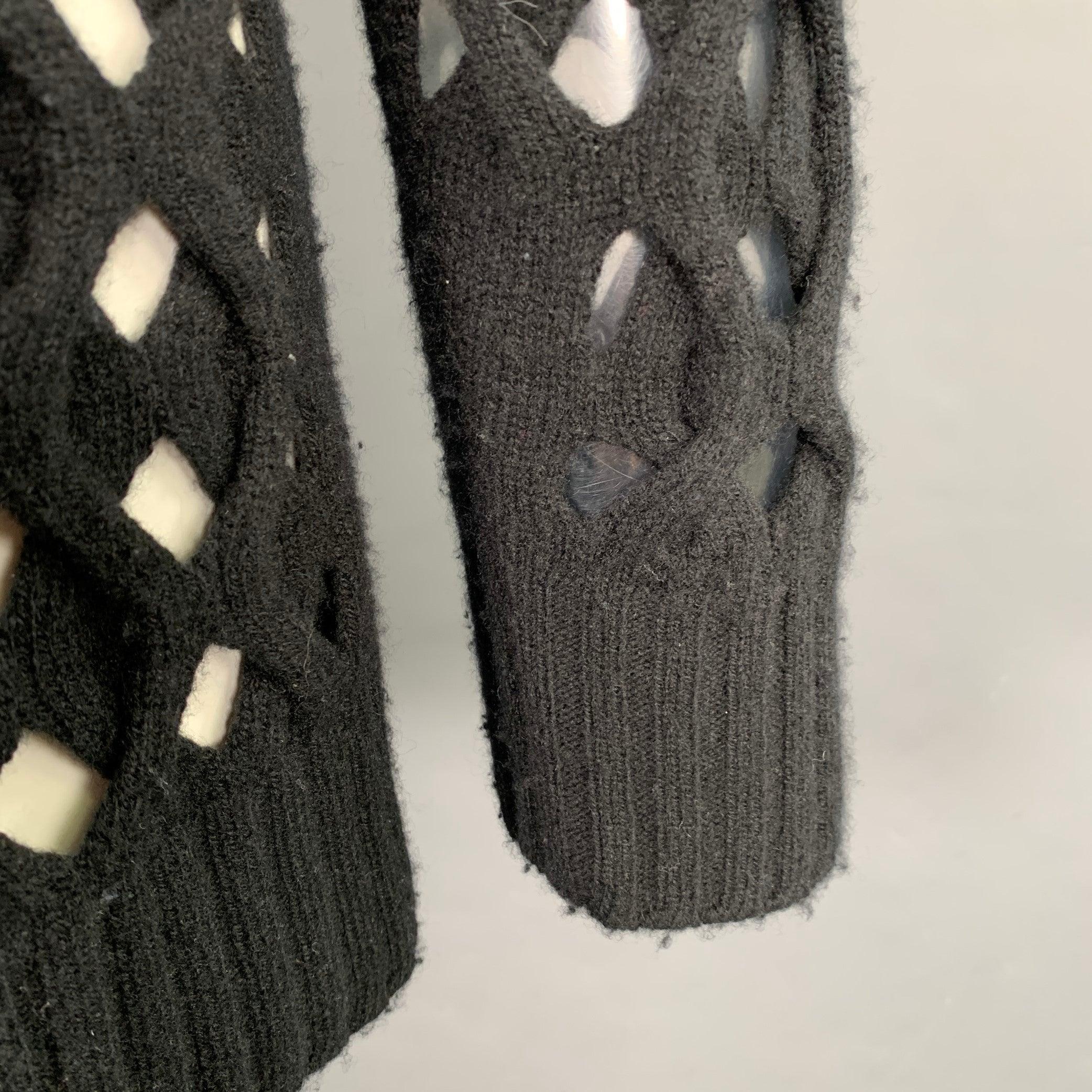 OSCAR DE LA RENTA Size M Black Cut Out Cable Knit Sweater For Sale 1